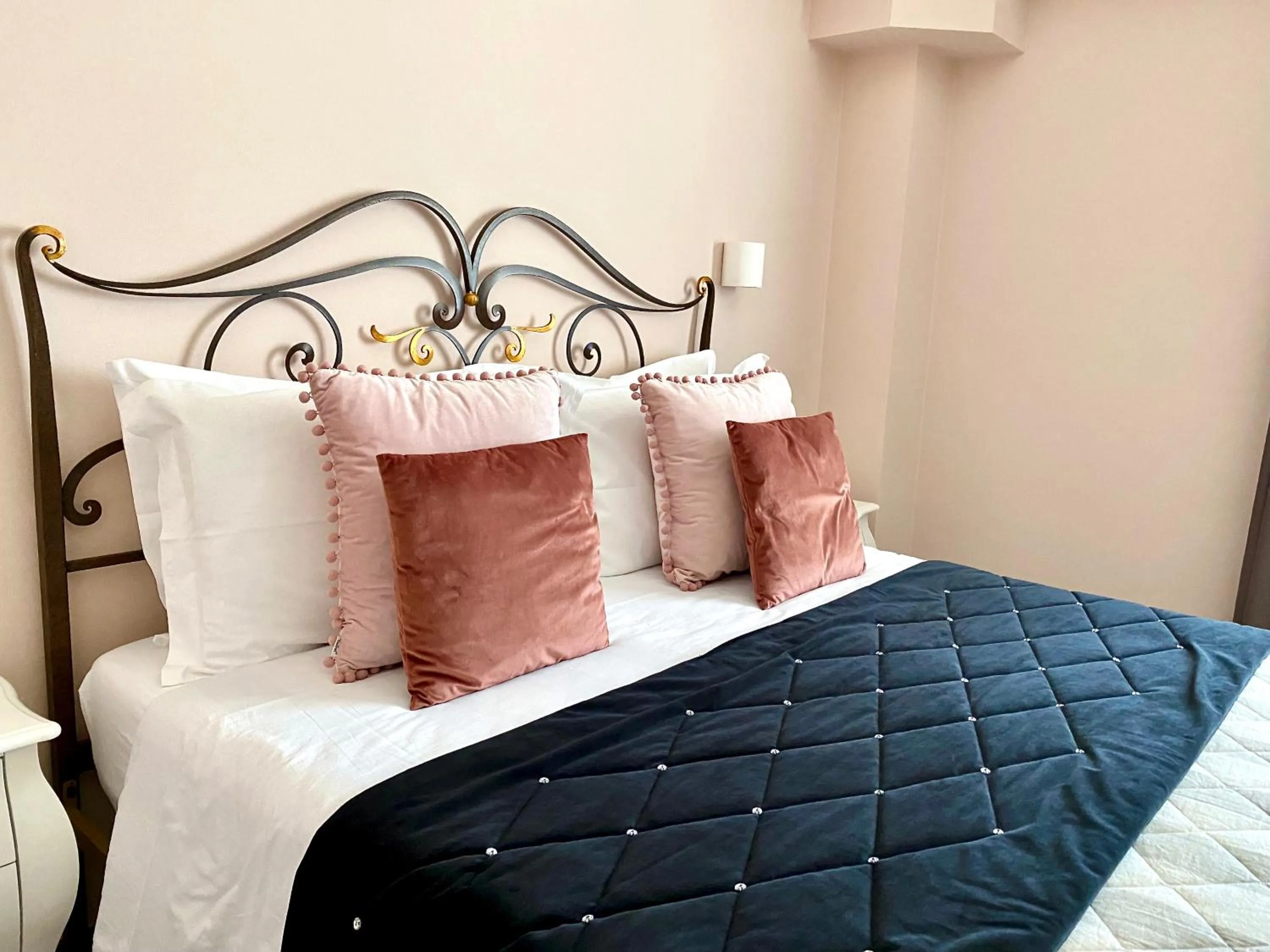 Decorative detail, Bed in Il Castellaccio