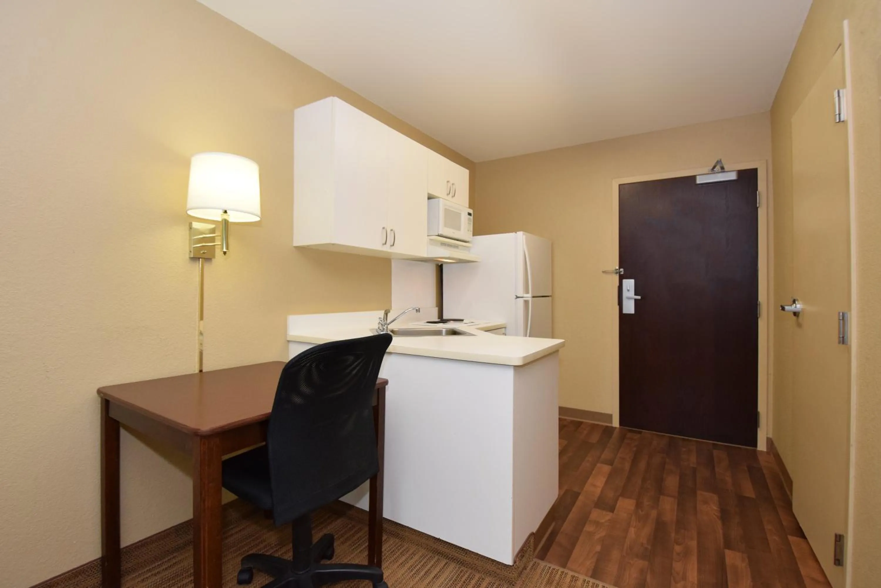 Kitchen or kitchenette in Extended Stay America Suites - Seattle - Kent