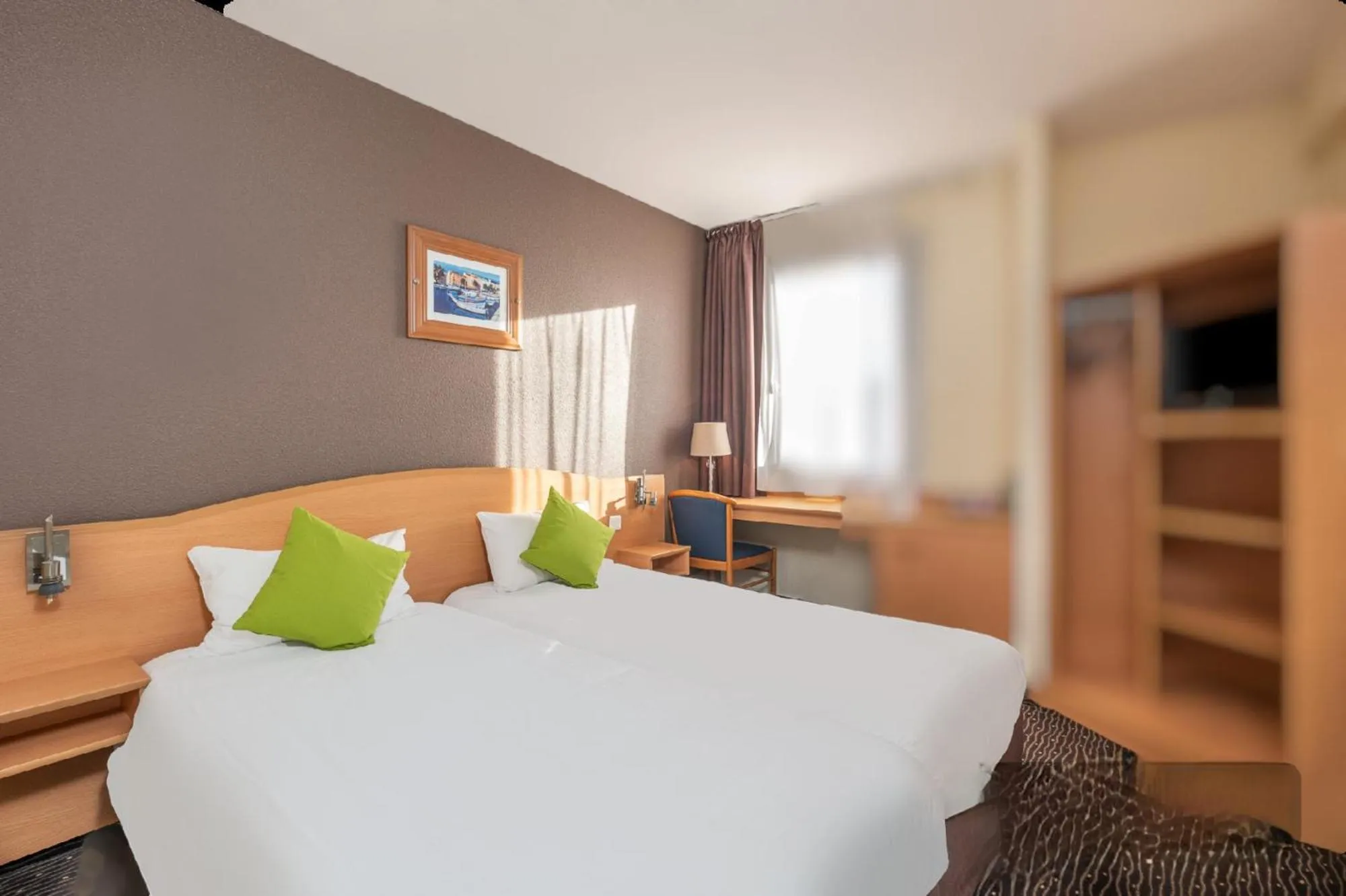 Photo of the whole room, Bed in The Originals City, Hôtel L'Hippocampe, Sète Balaruc-le-Vieux