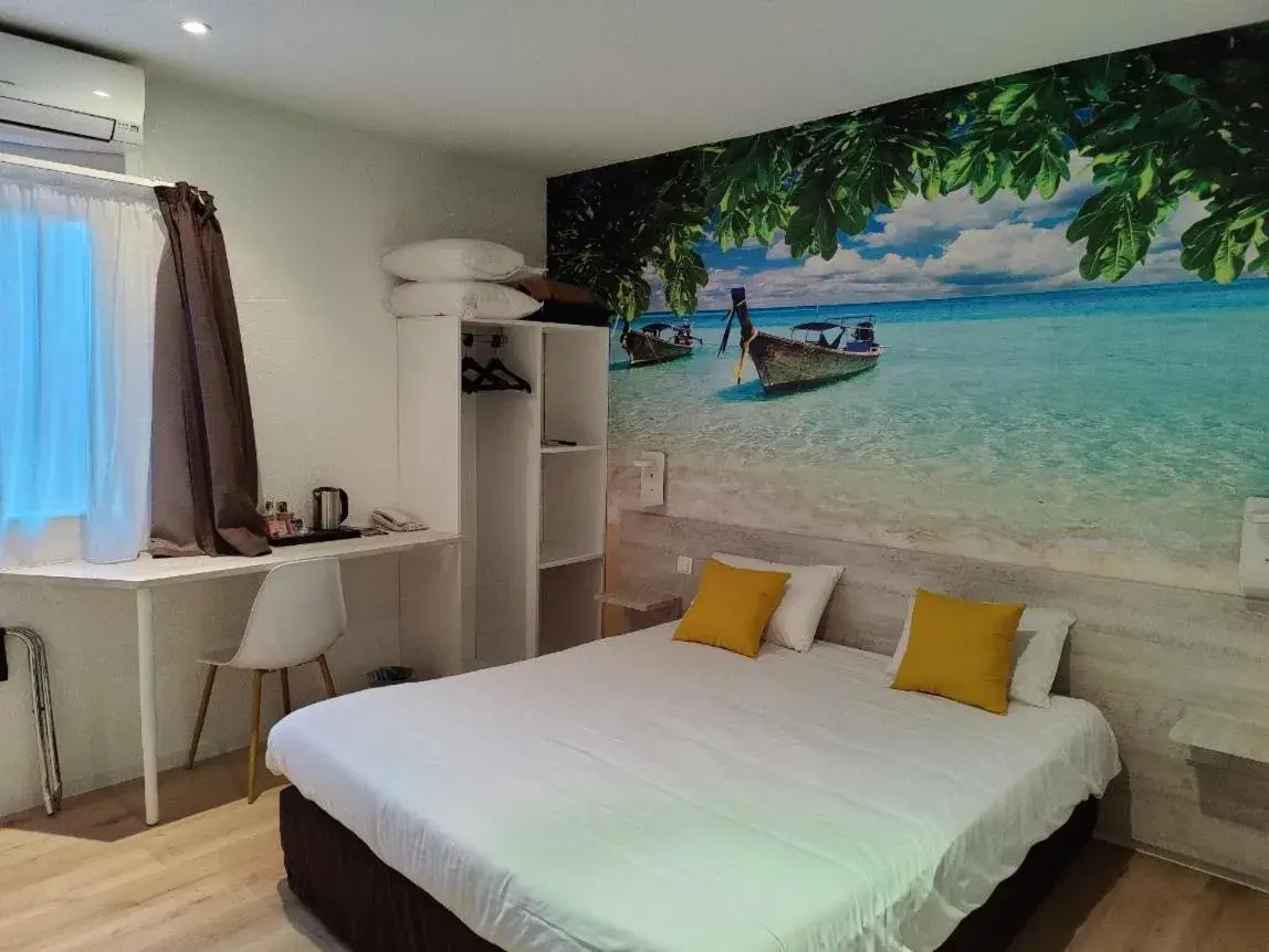 Double Room - Disability Access in The Originals City, Hôtel L'Hippocampe, Sète Balaruc-le-Vieux Double Room - Disability Access in The Originals City, Hôtel L'Hippocampe, Sète Balaruc-le-Vieux