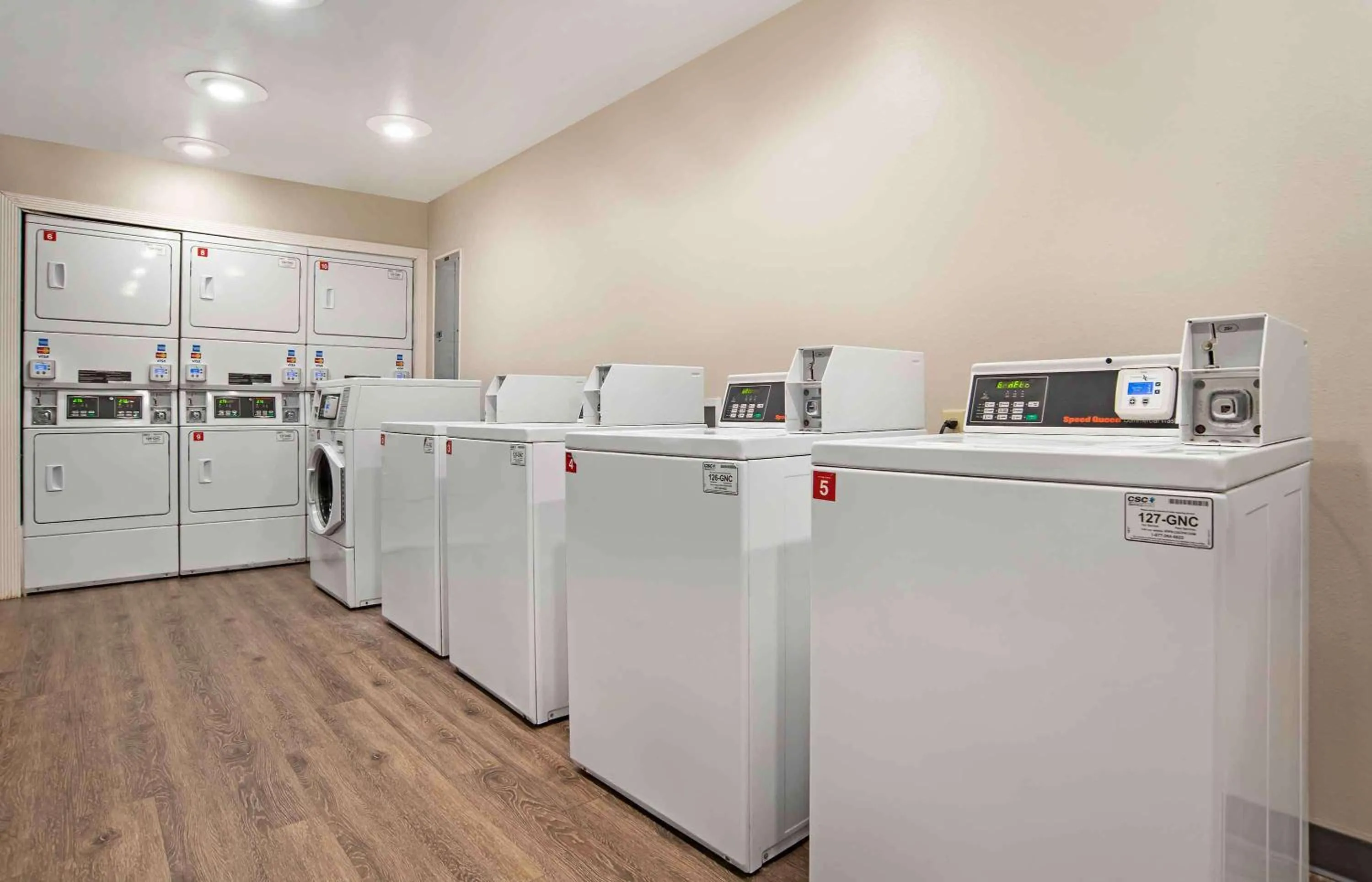 Property building in Extended Stay America Select Suites - Mobile - Daphne