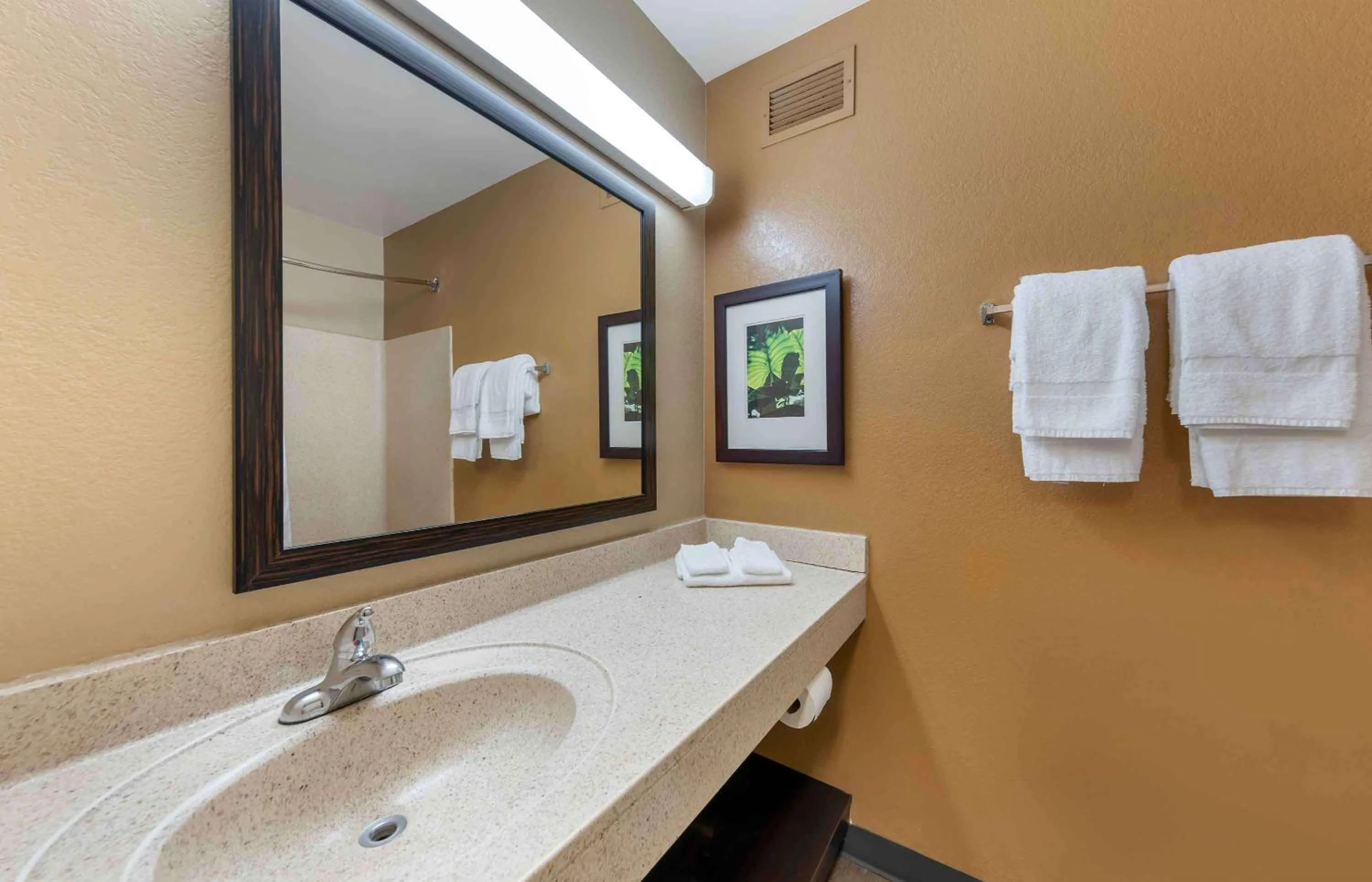 Bathroom in Extended Stay America Suites - Bakersfield - California Avenue