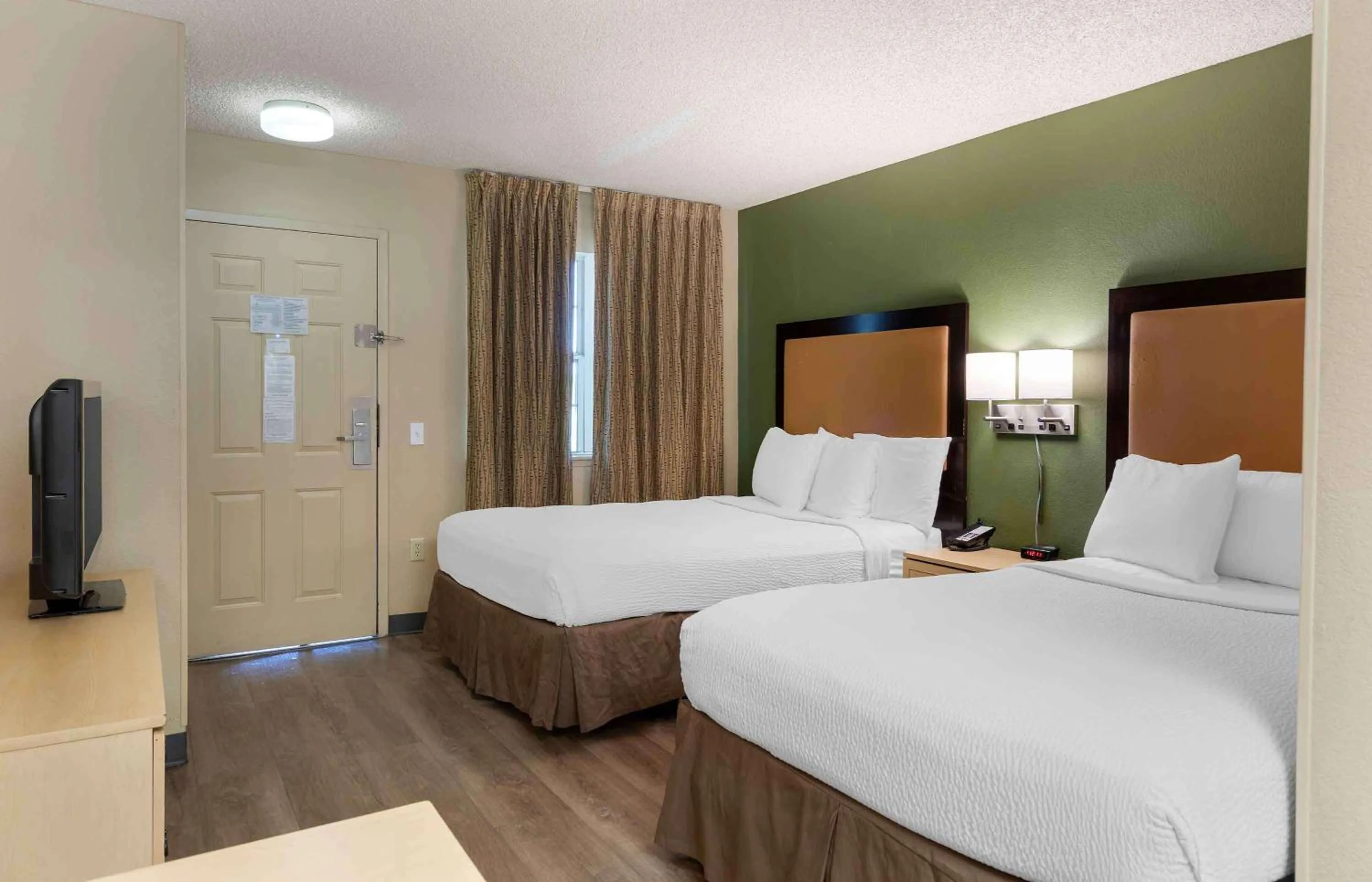 Bedroom, Bed in Extended Stay America Suites - Bakersfield - California Avenue