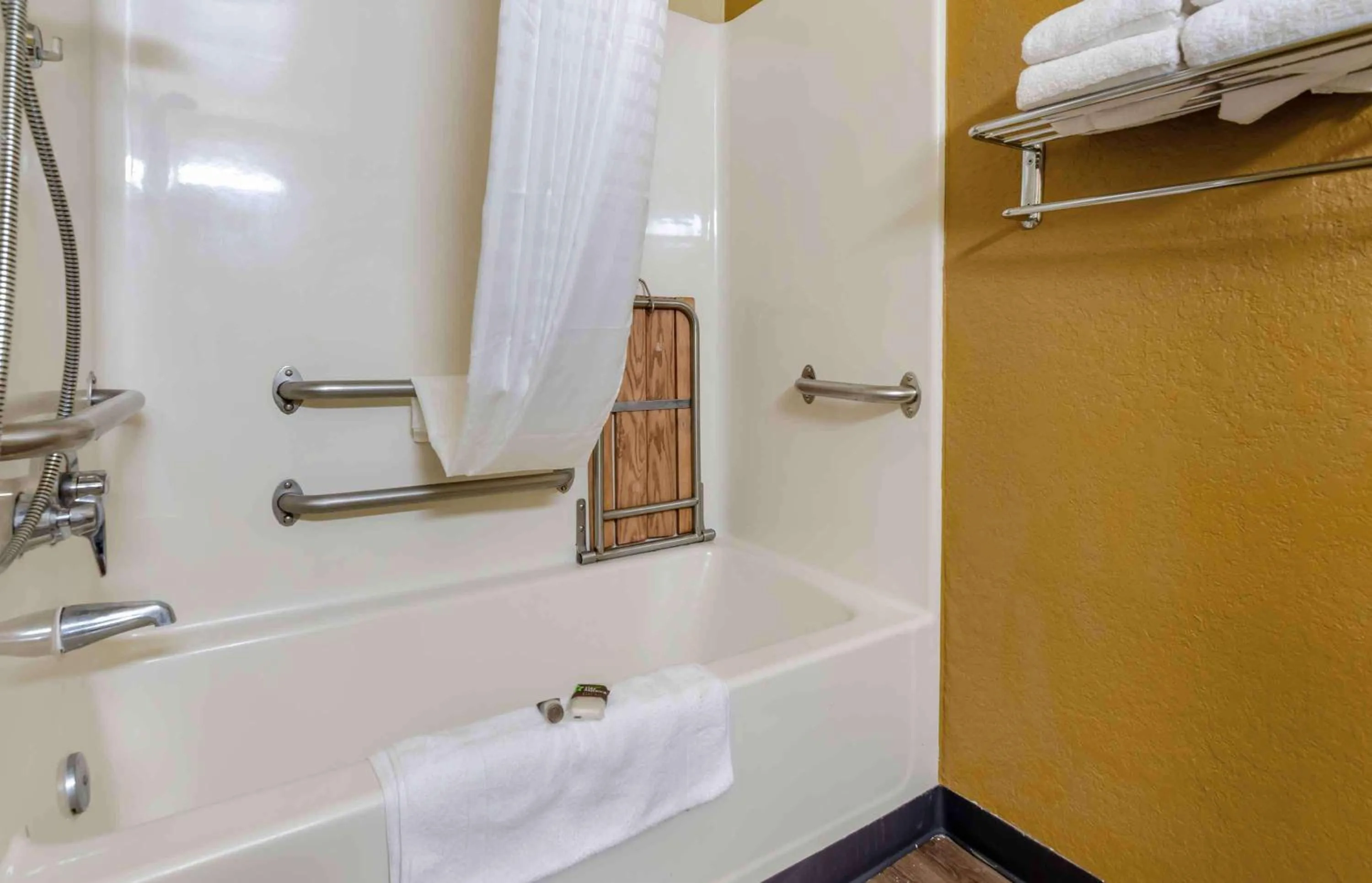 Bathroom in Extended Stay America Suites - Bakersfield - California Avenue
