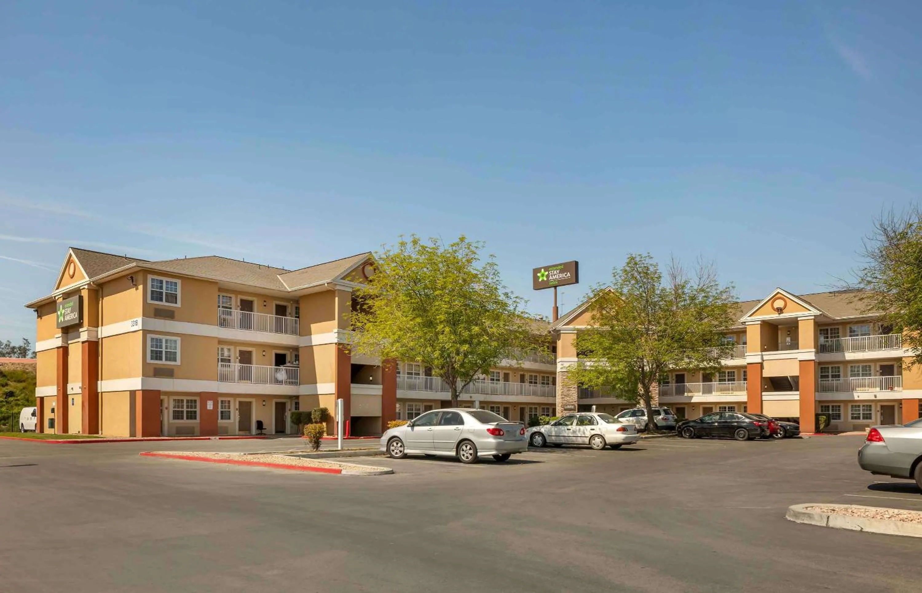 Property building in Extended Stay America Suites - Bakersfield - California Avenue