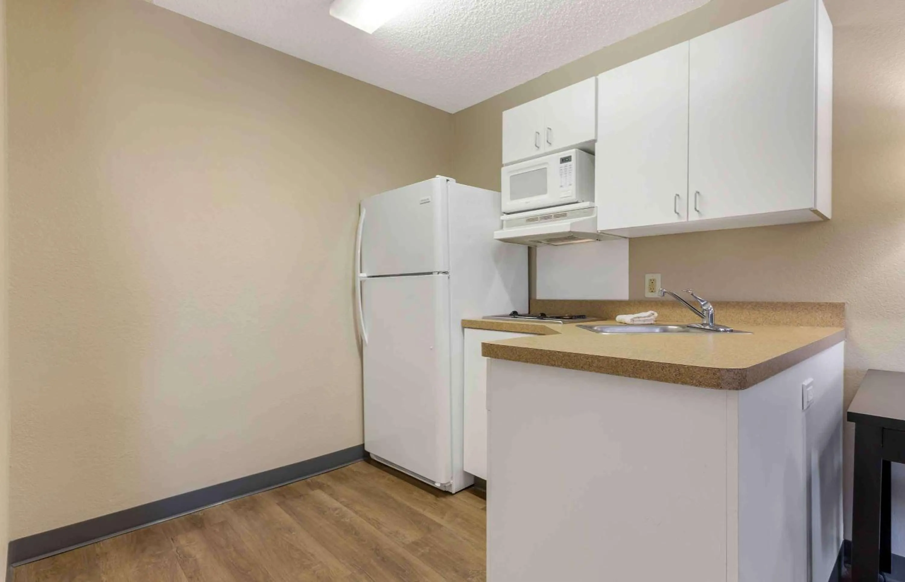Bedroom, Kitchen/Kitchenette in Extended Stay America Suites - Tulsa - Central