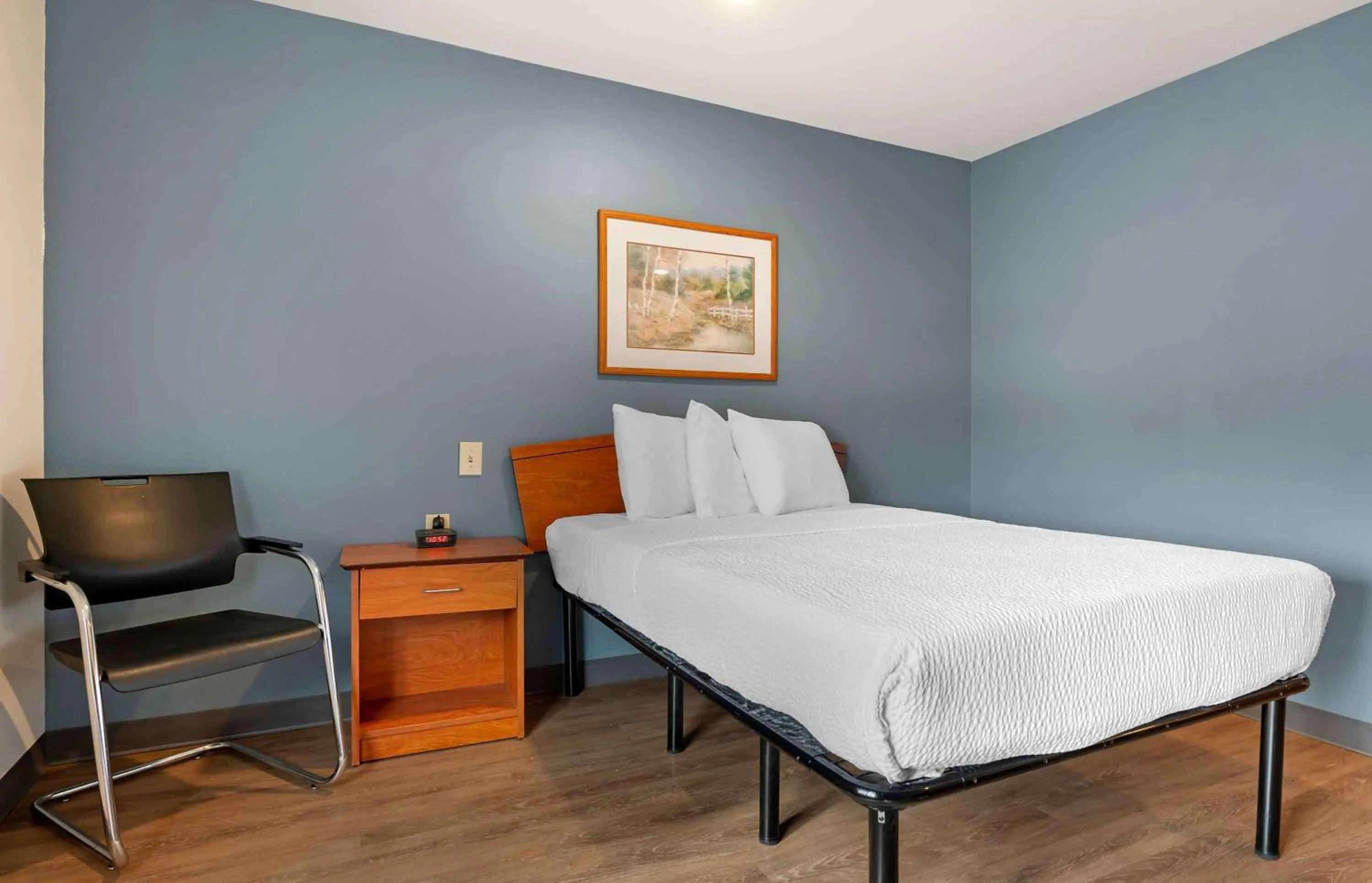 Bedroom, Bed in Extended Stay America Select Suites - Cincinnati - Sharonville