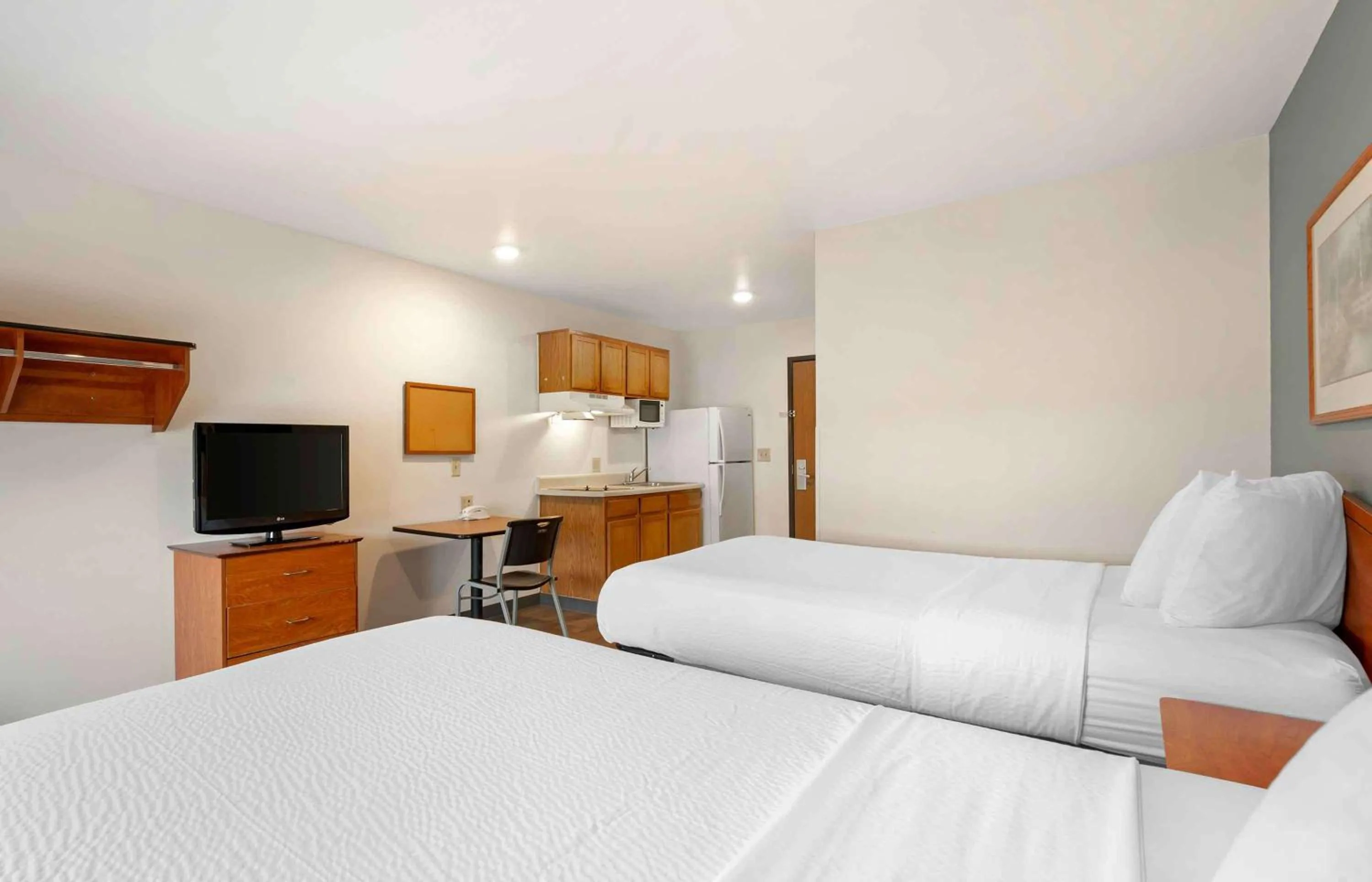 Bedroom, Bed in Extended Stay America Select Suites - Cincinnati - Sharonville