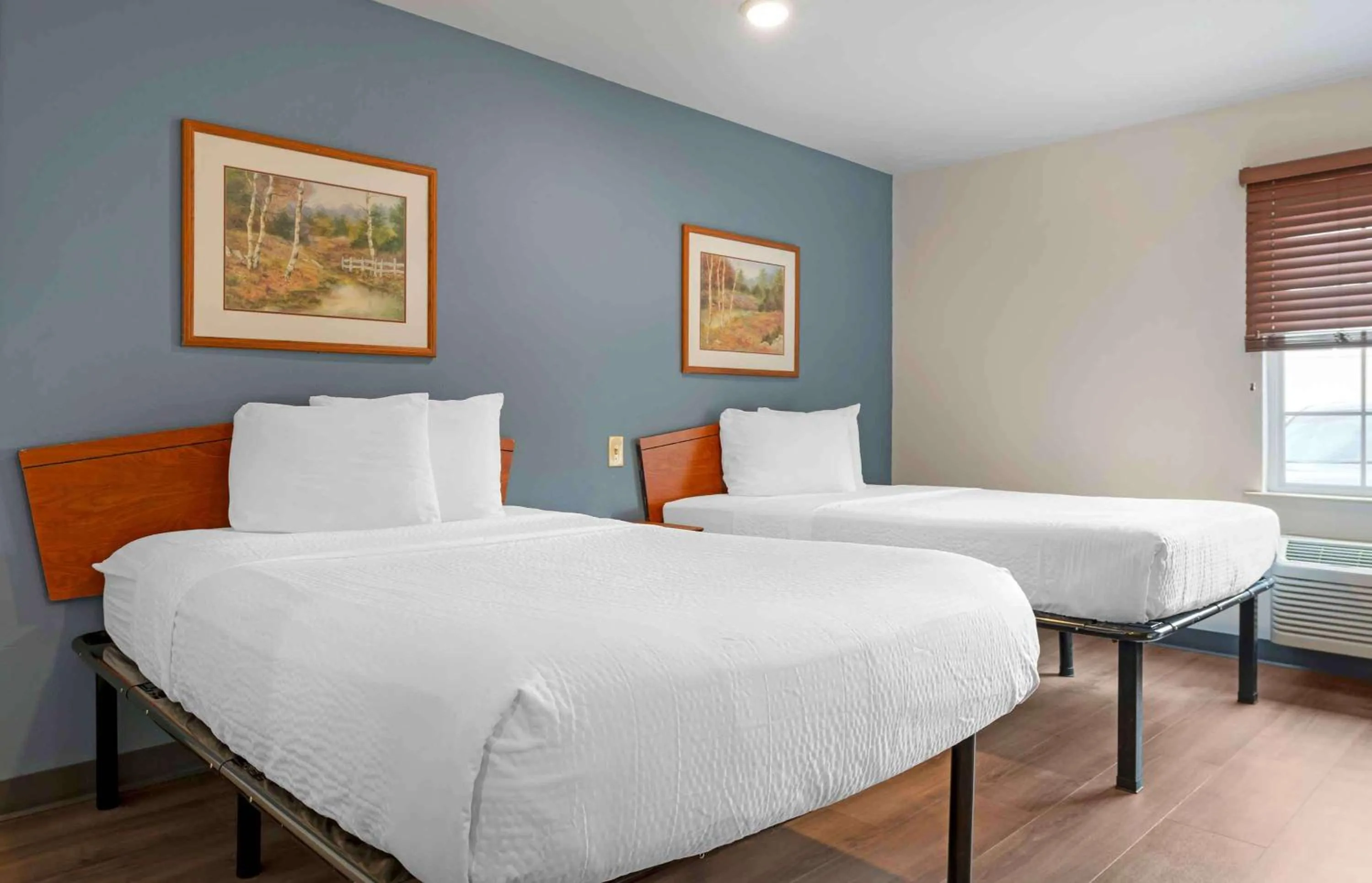 Bedroom, Bed in Extended Stay America Select Suites - Cincinnati - Sharonville