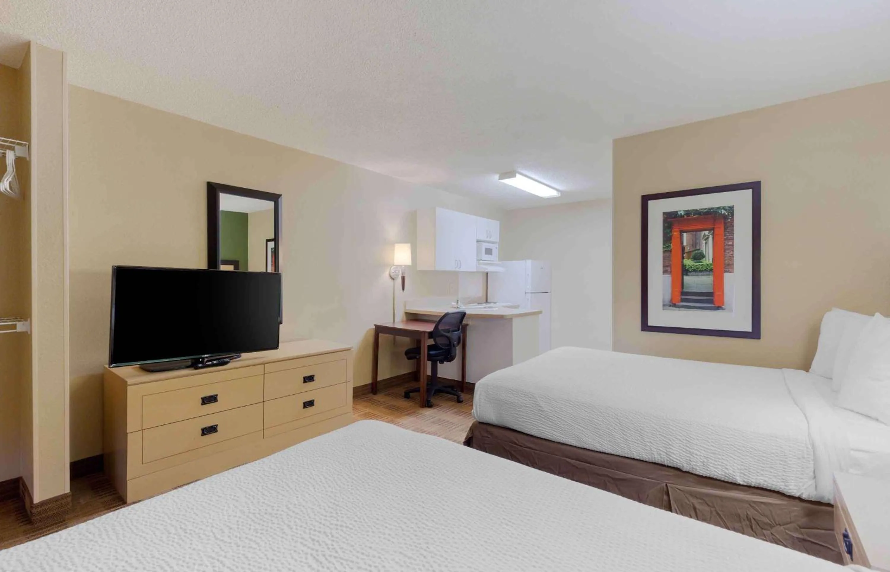 Bedroom, Bed in Extended Stay America Select Suites - Fayetteville - Owen Dr