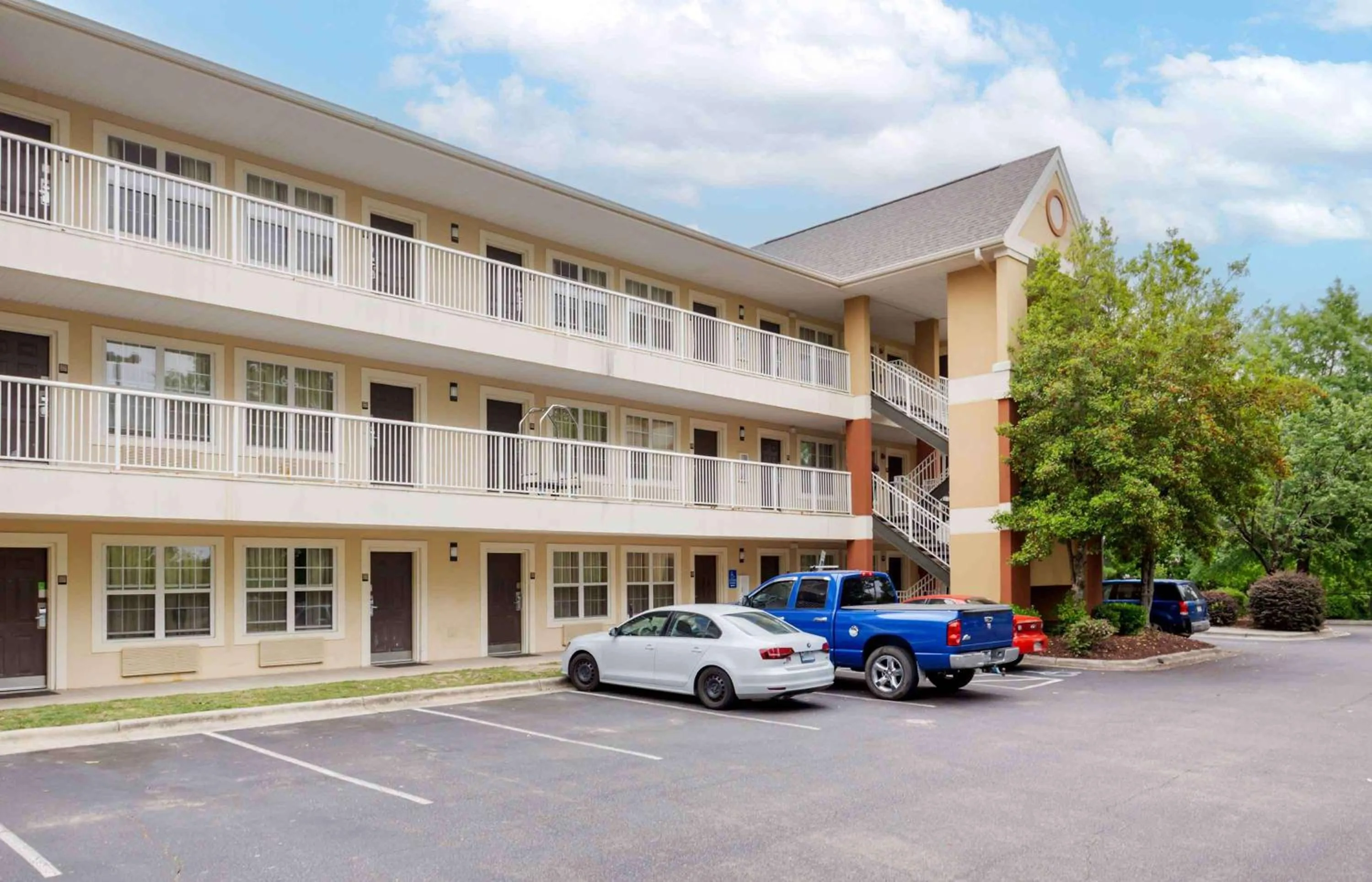 Property building in Extended Stay America Select Suites - Fayetteville - Owen Dr