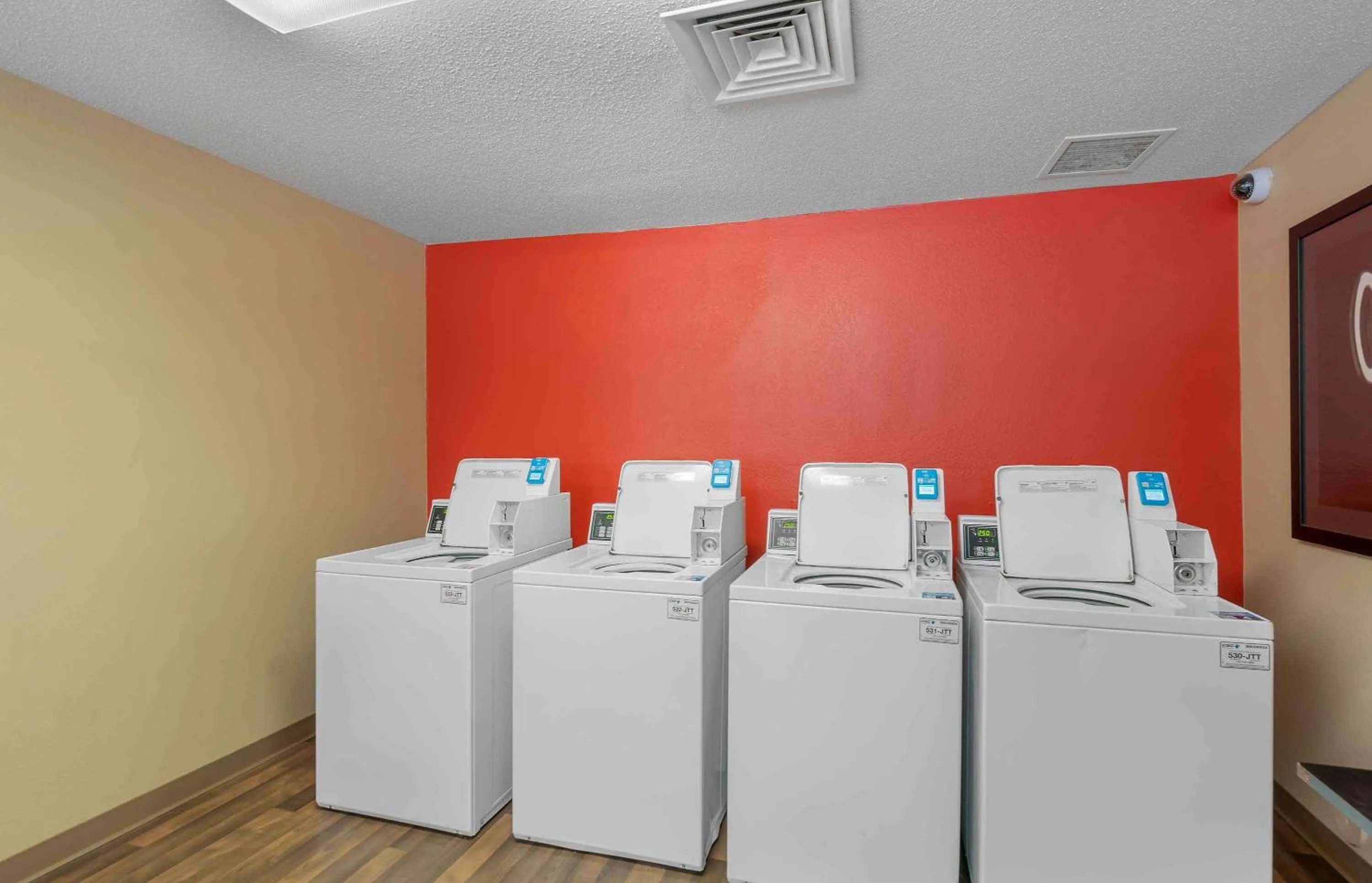 Property building in Extended Stay America Suites - Virginia Beach - Independence Blvd