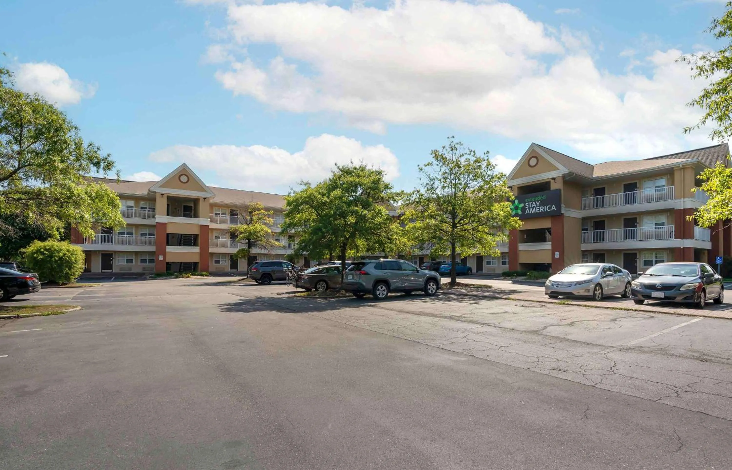 Property building in Extended Stay America Suites - Virginia Beach - Independence Blvd