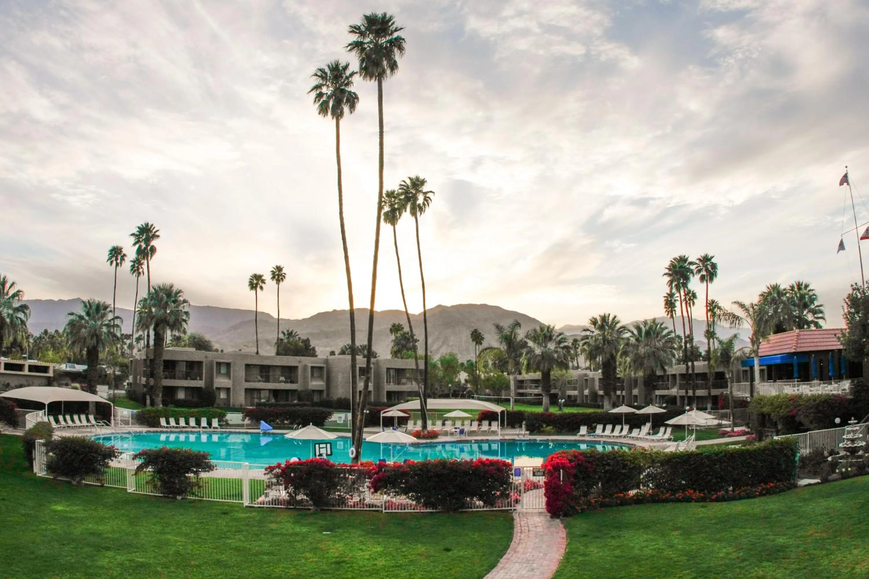 Property building in Shadow Mountain Resort