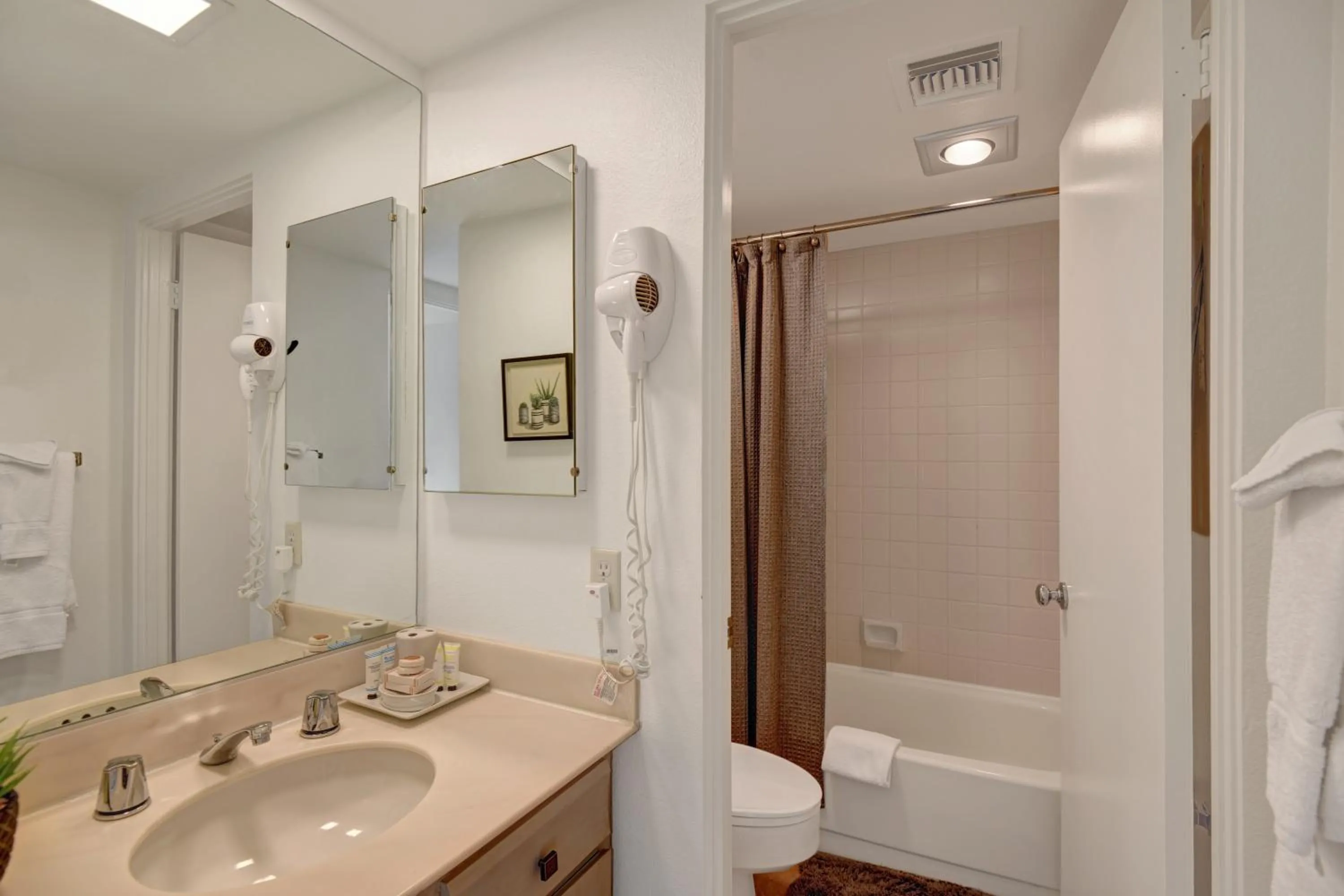 Property building in Shadow Mountain Resort