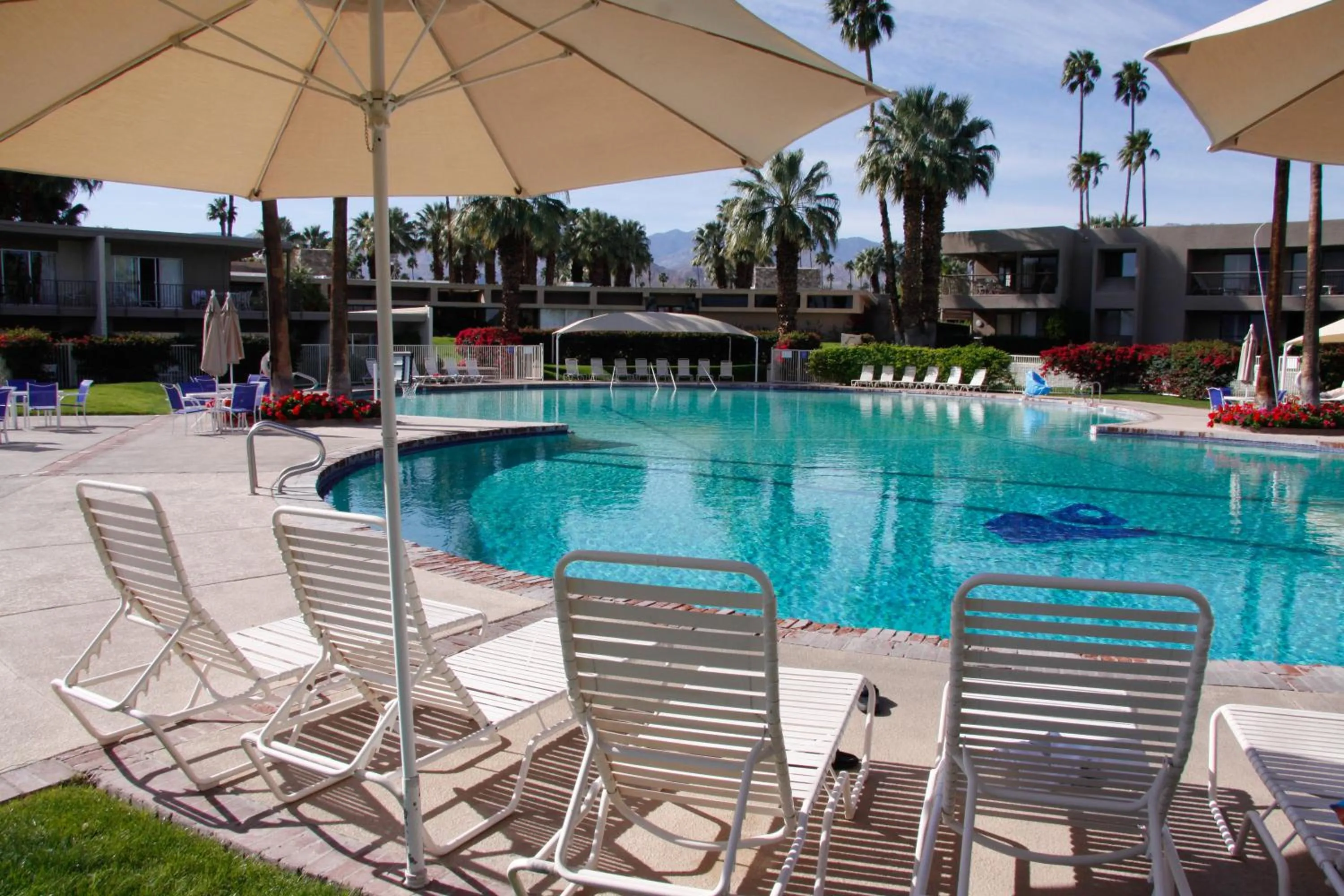 Property building in Shadow Mountain Resort