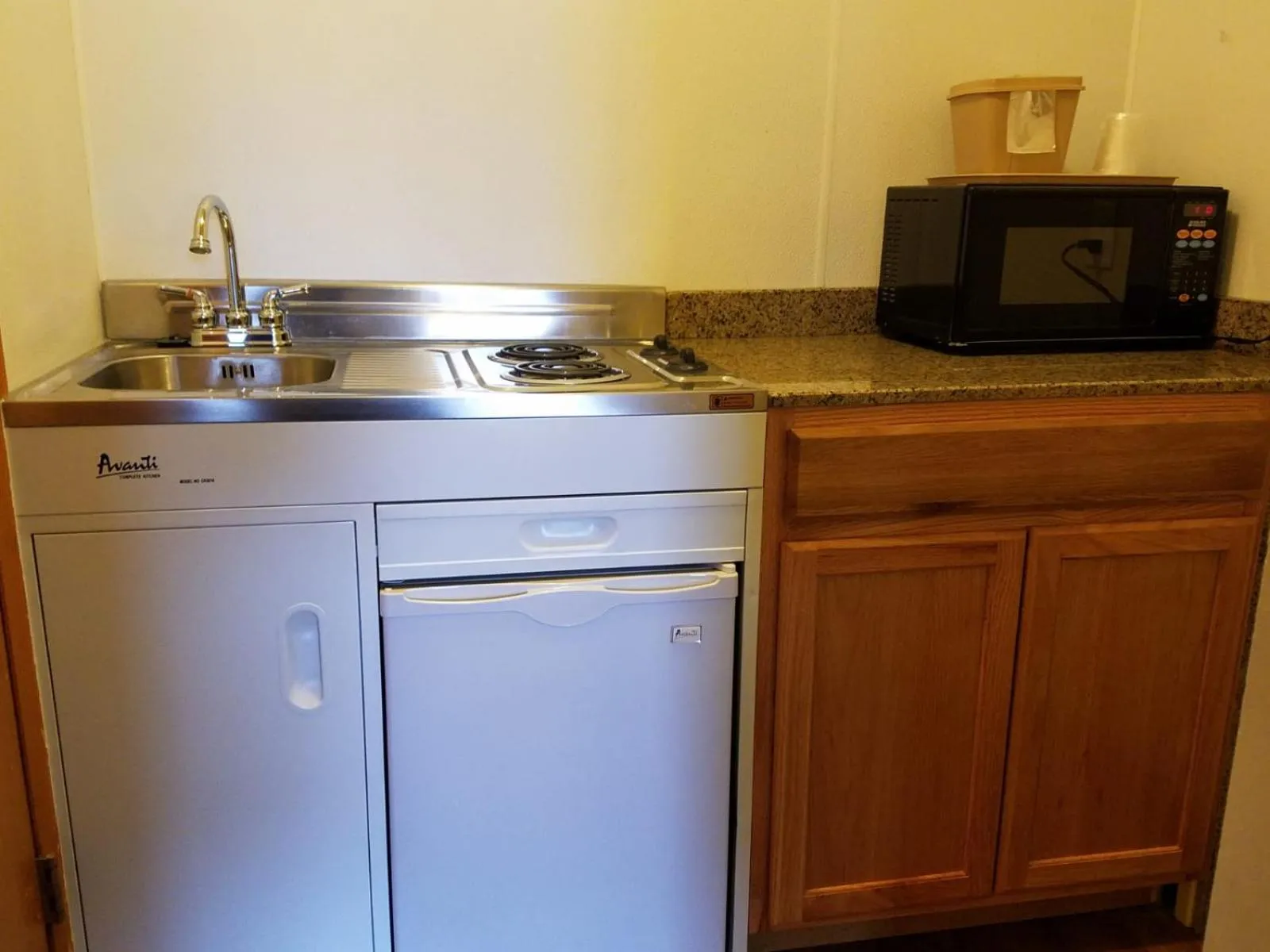 Kitchen or kitchenette in The Boston Inn