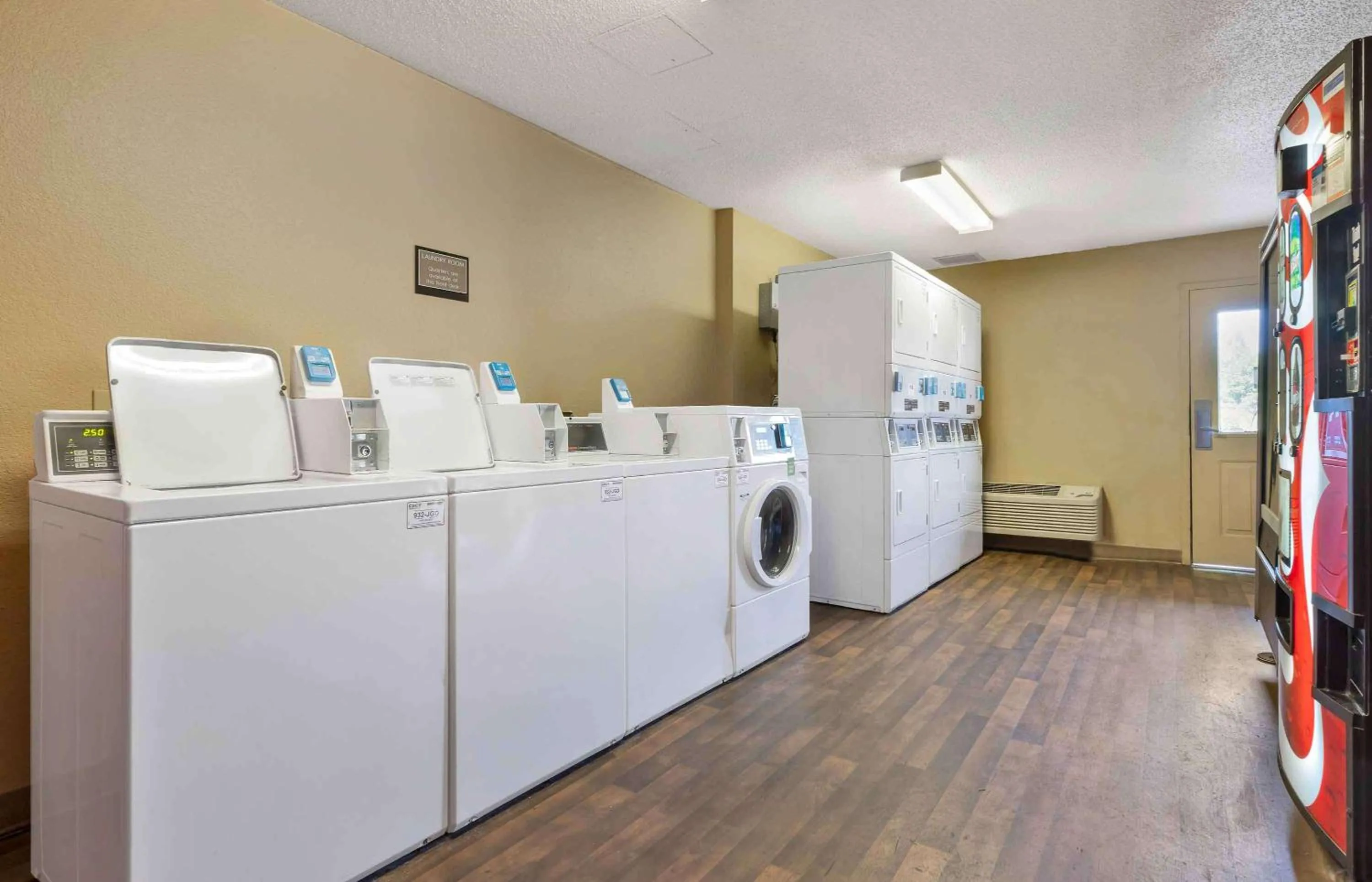 Property building in Extended Stay America Select Suites - Columbia - Ft Jackson