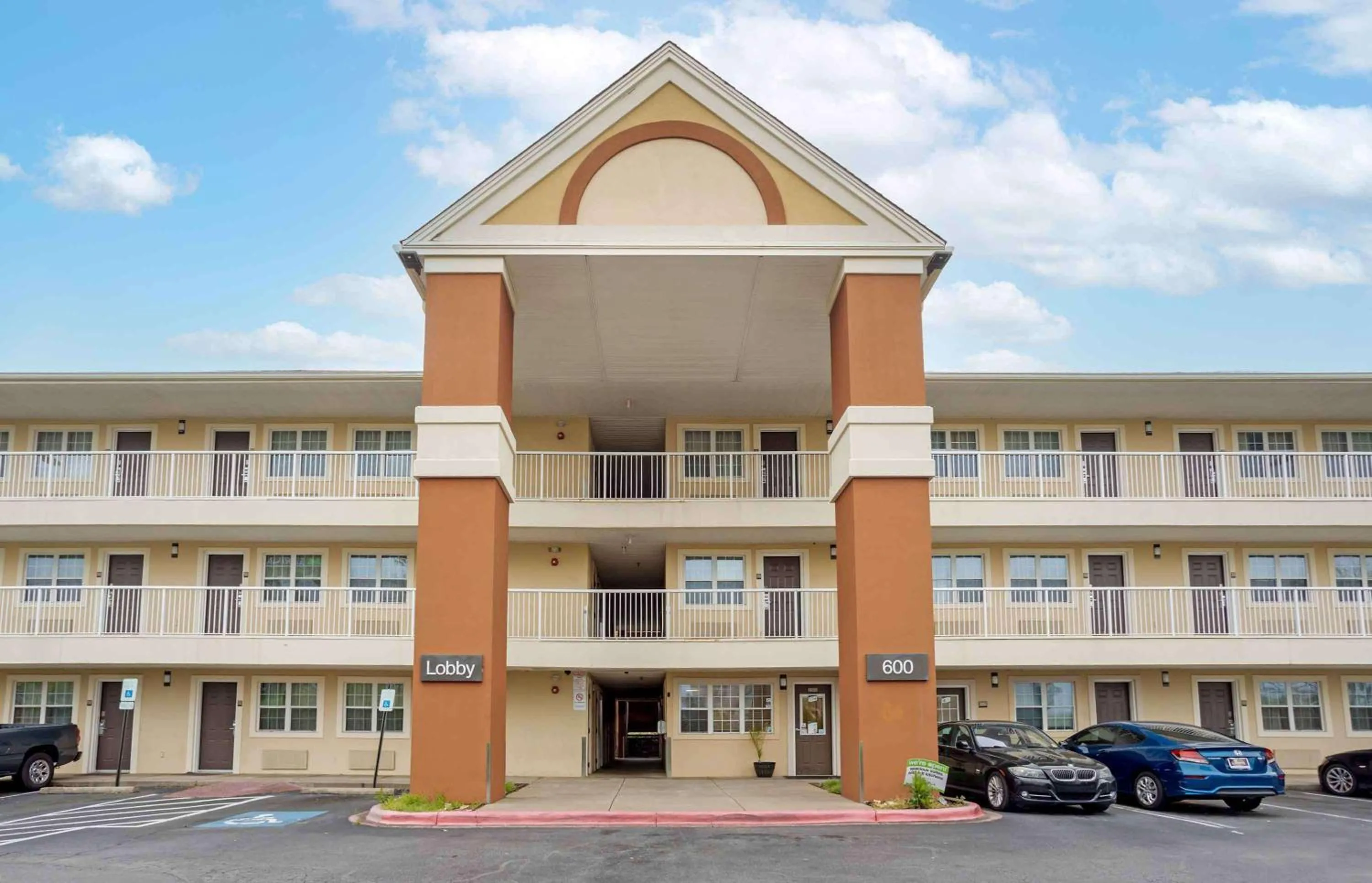 Property Building in Extended Stay America Suites - Little Rock - Financial Centre Parkway