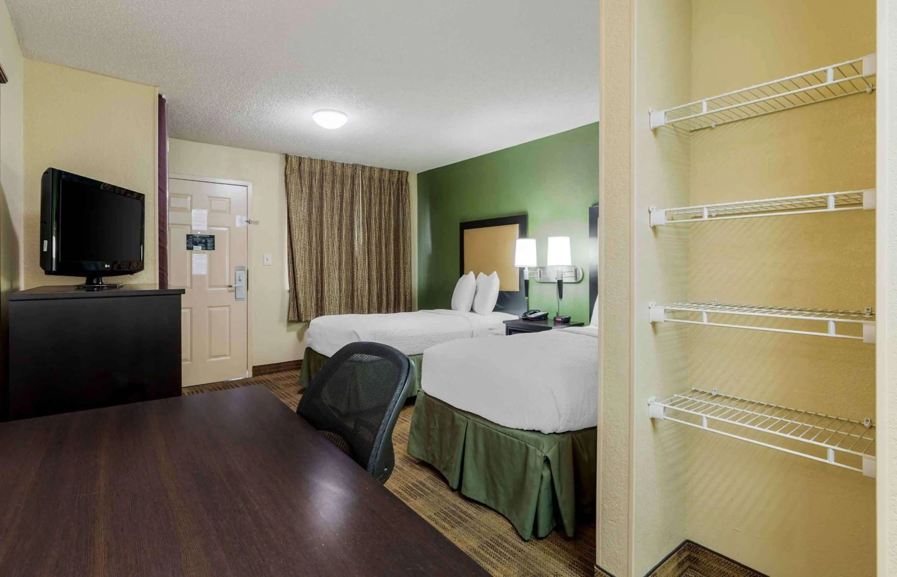 Bedroom, Bed in Extended Stay America Select Suites - Chattanooga - Airport
