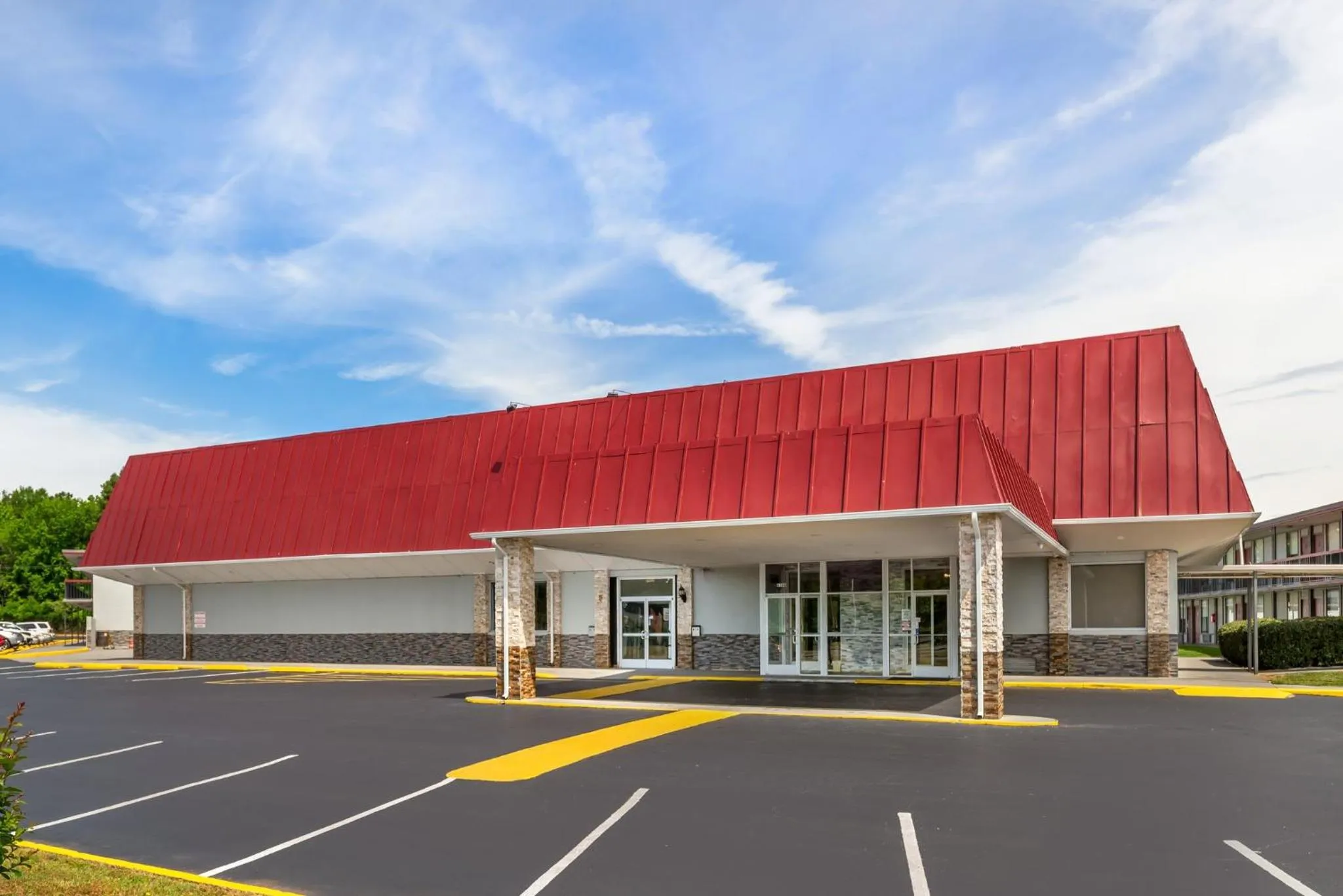 Property building in Red Roof Inn Richmond, VA