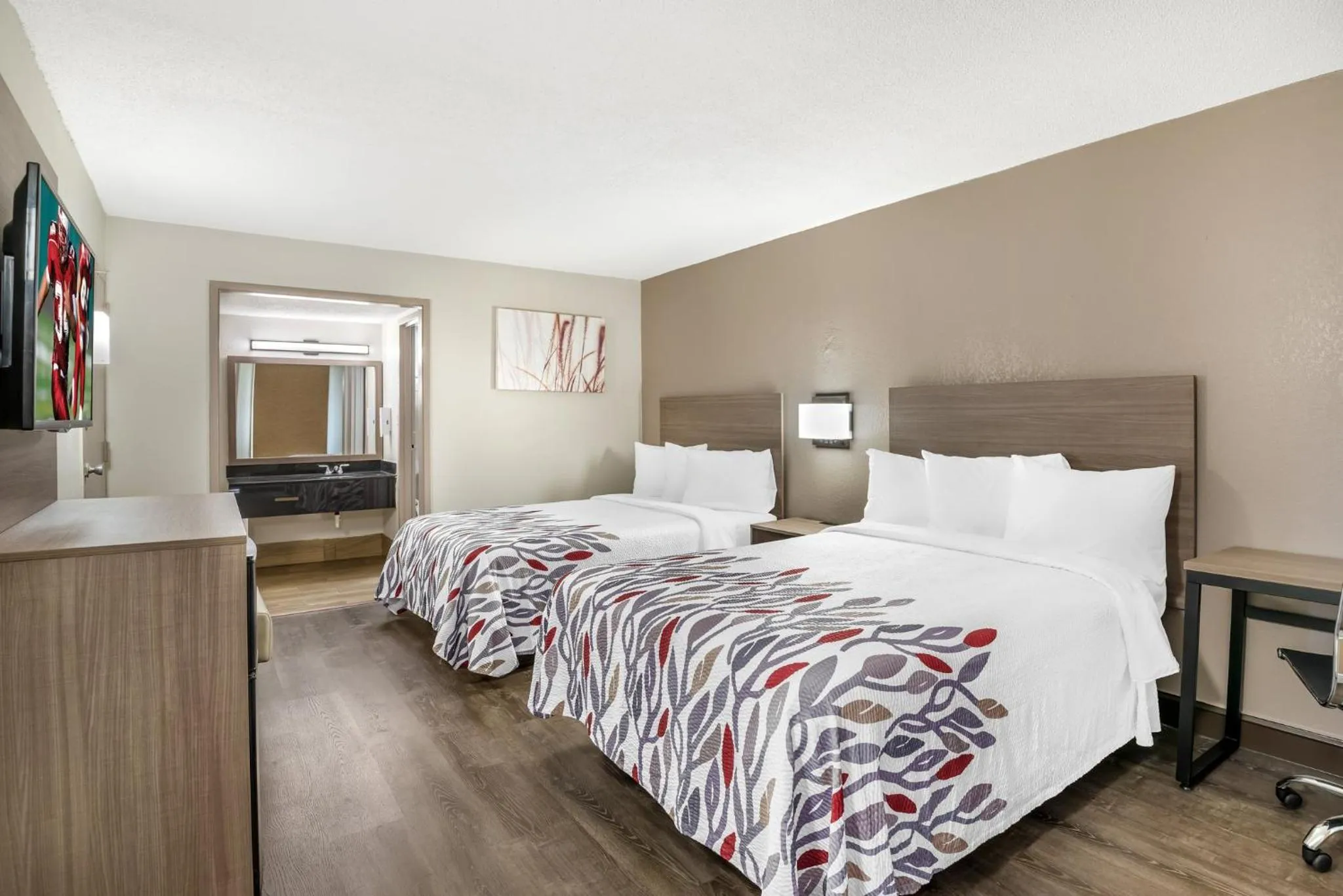 Property building, Bed in Red Roof Inn Richmond, VA