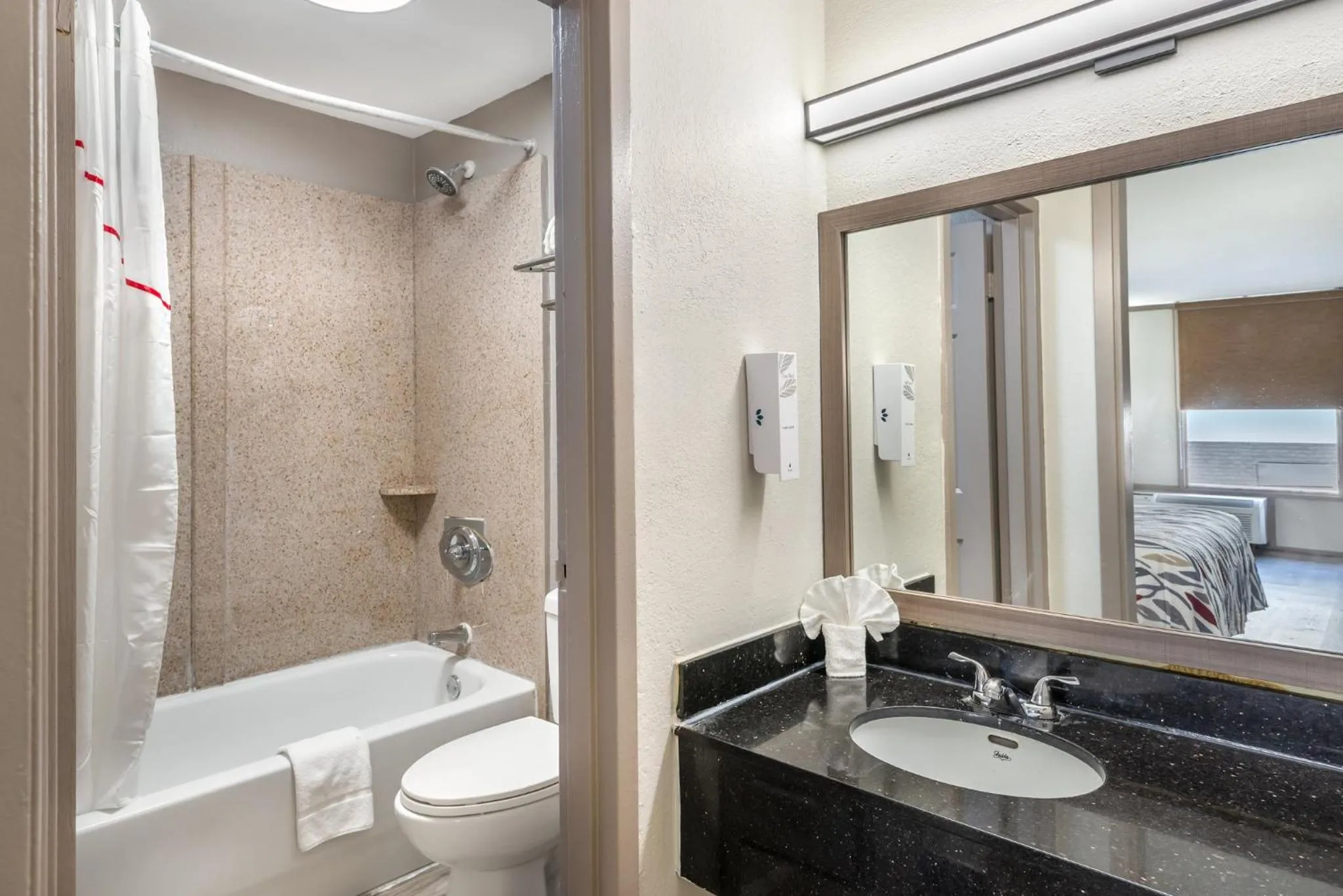 Bathroom in Red Roof Inn Richmond, VA