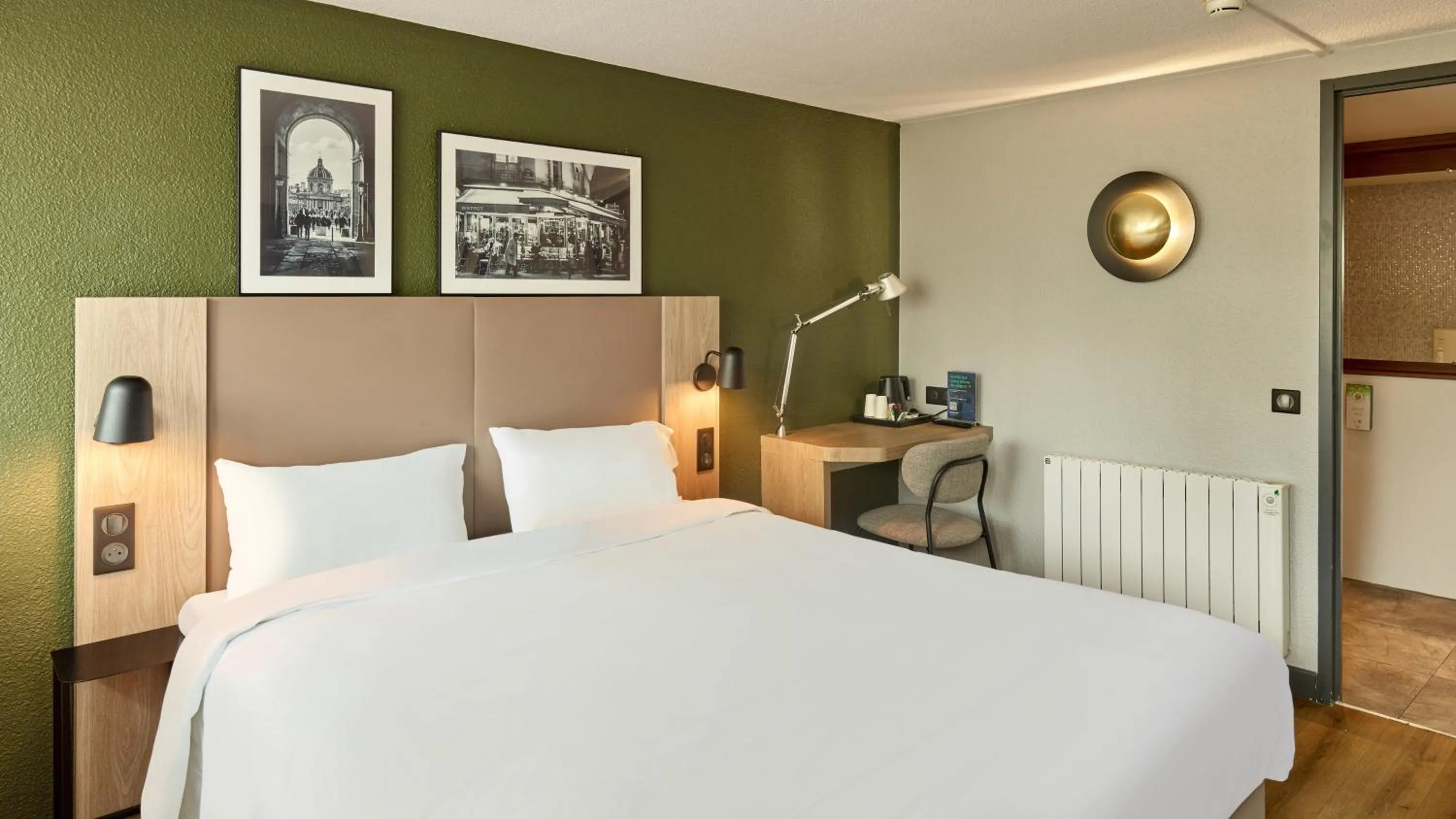 Bed in Campanile NATURE - Marne La Vallée - Chelles