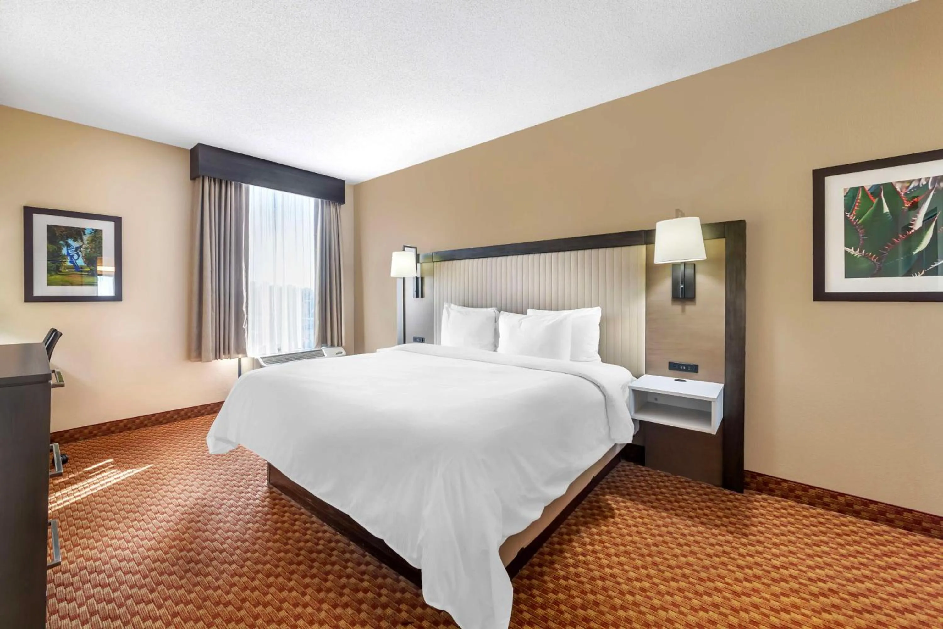 Bedroom, Bed in Best Western Plus Kendall Hotel & Suites