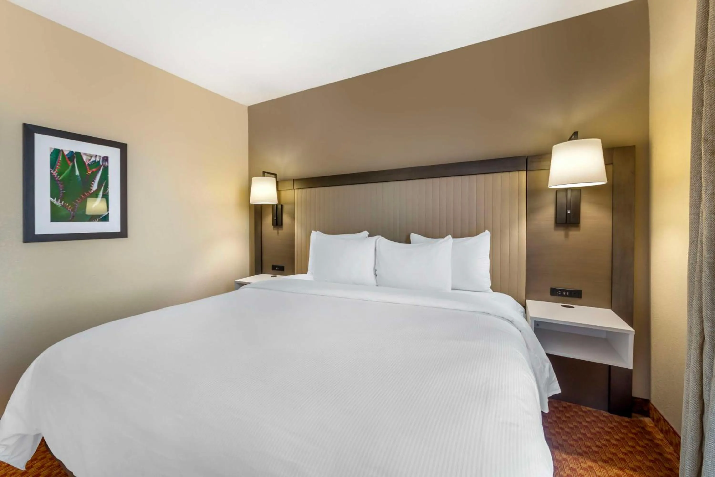 Bedroom, Bed in Best Western Plus Kendall Hotel & Suites