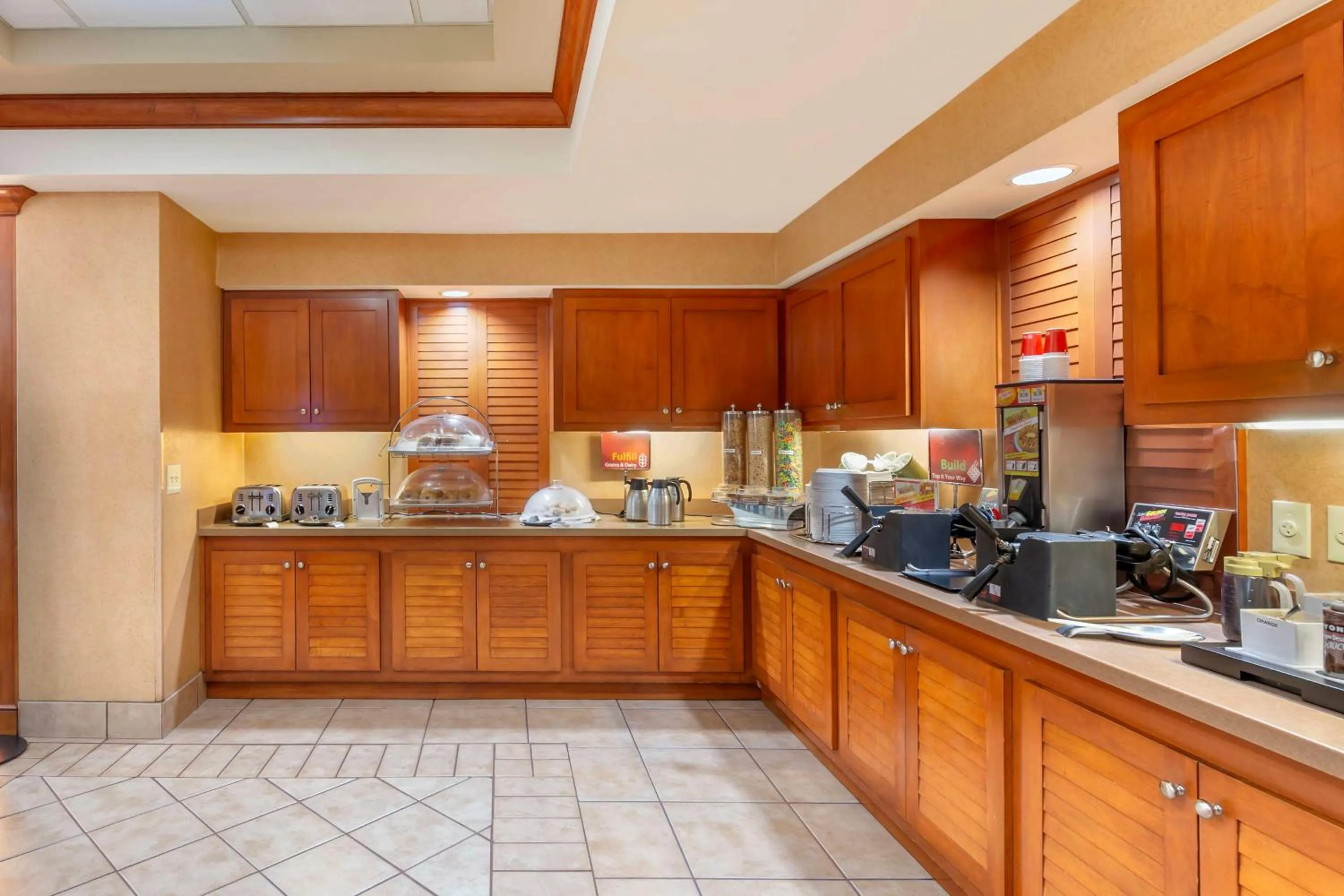 Breakfast in Best Western Plus Kendall Hotel & Suites