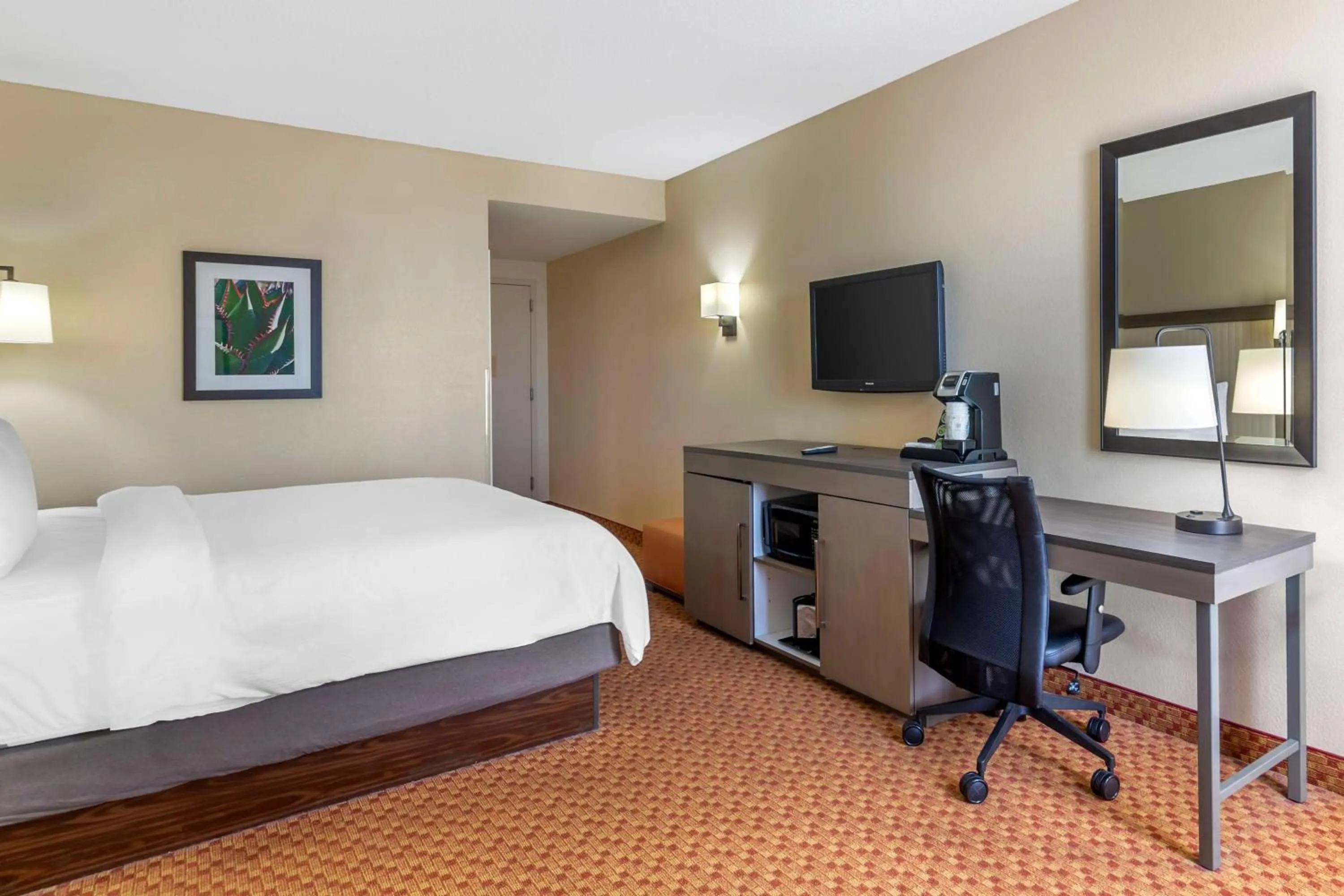 Bedroom, Bed in Best Western Plus Kendall Hotel & Suites