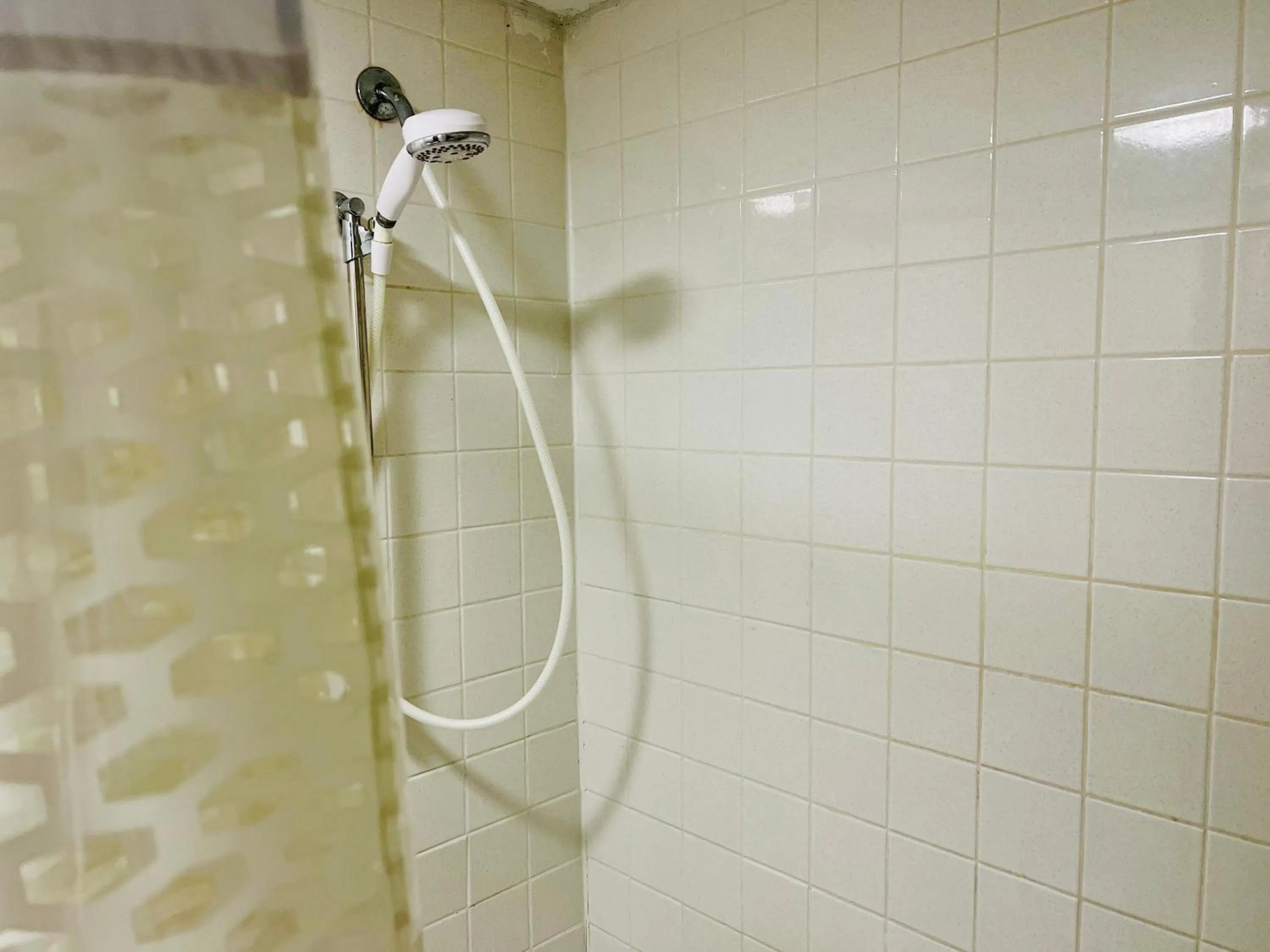 Shower in Days Inn by Wyndham Jellico - Tennessee State Line