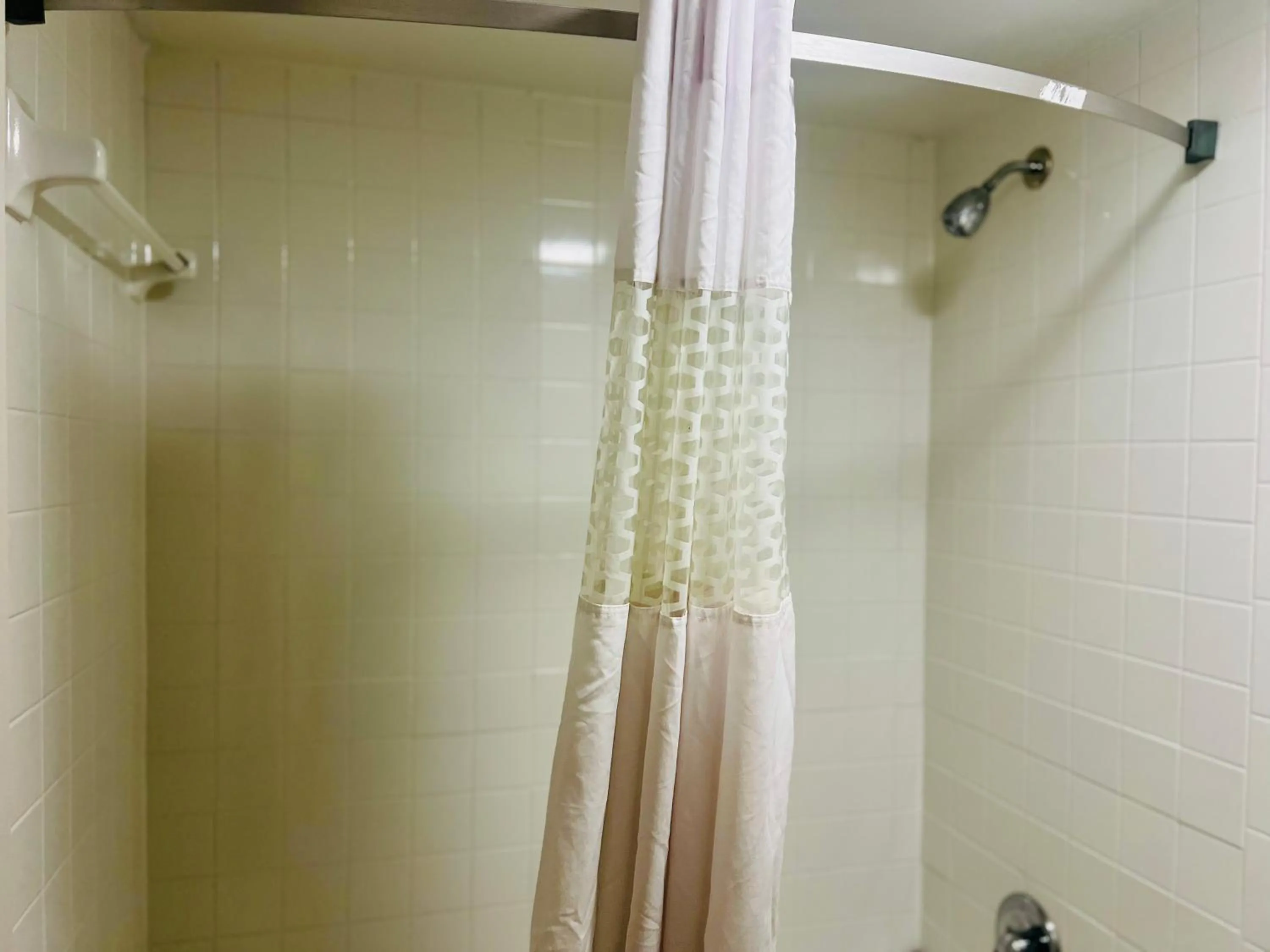 Bathroom in Days Inn by Wyndham Jellico - Tennessee State Line