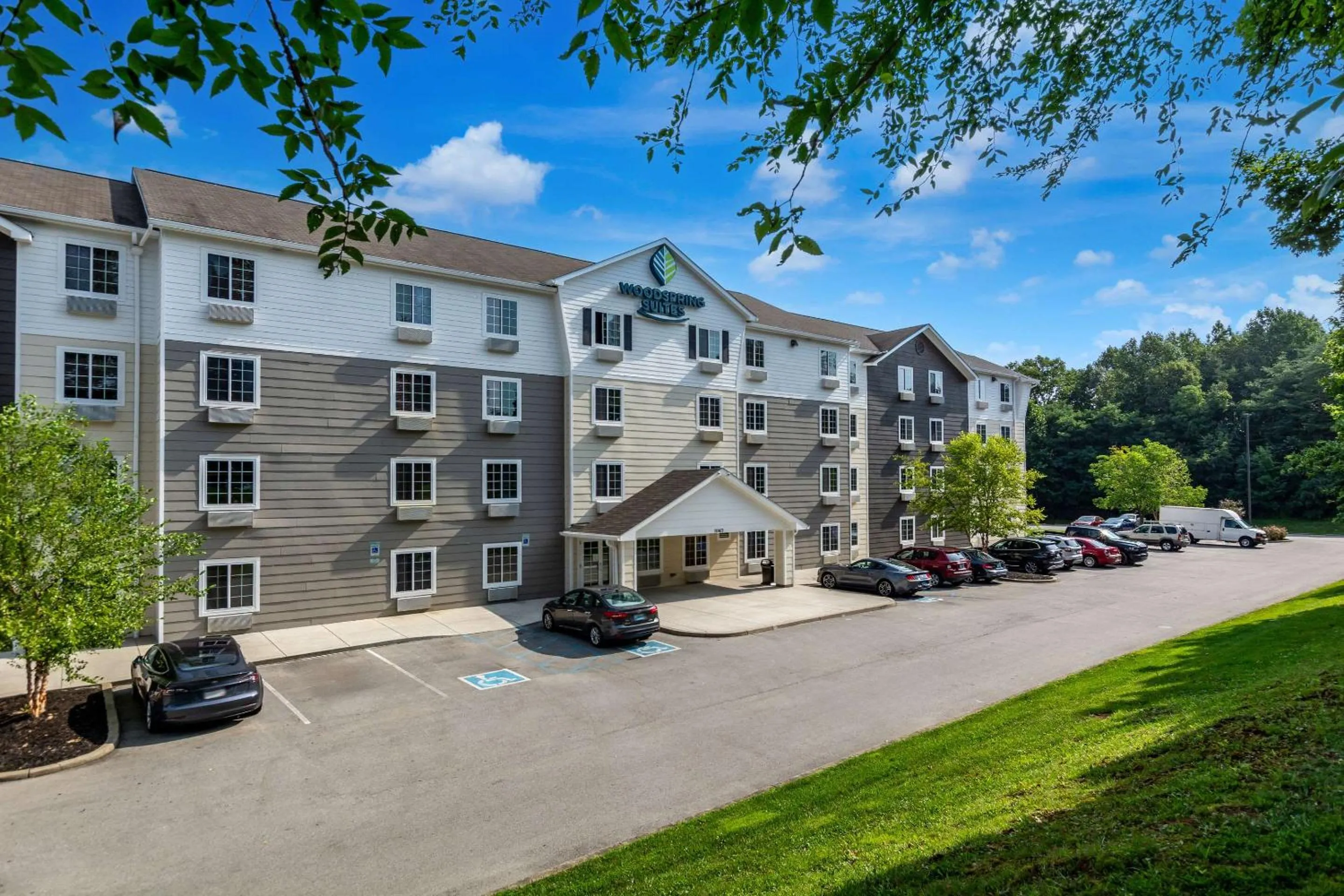 Property building in WoodSpring Suites Louisville Southeast