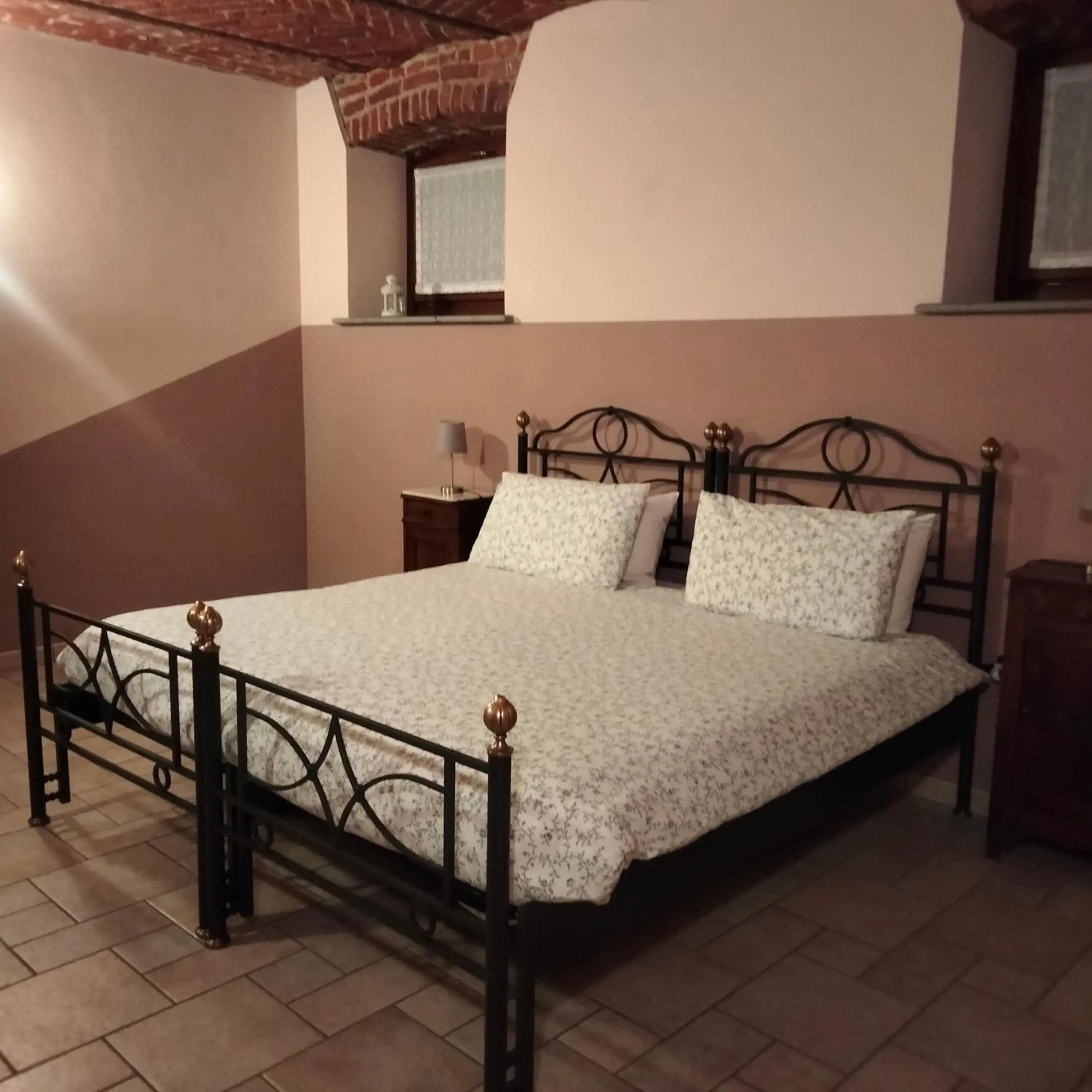 Twin Room with Private Bathroom - single occupancy in OstellOrto Twin Room with Private Bathroom - single occupancy in OstellOrto