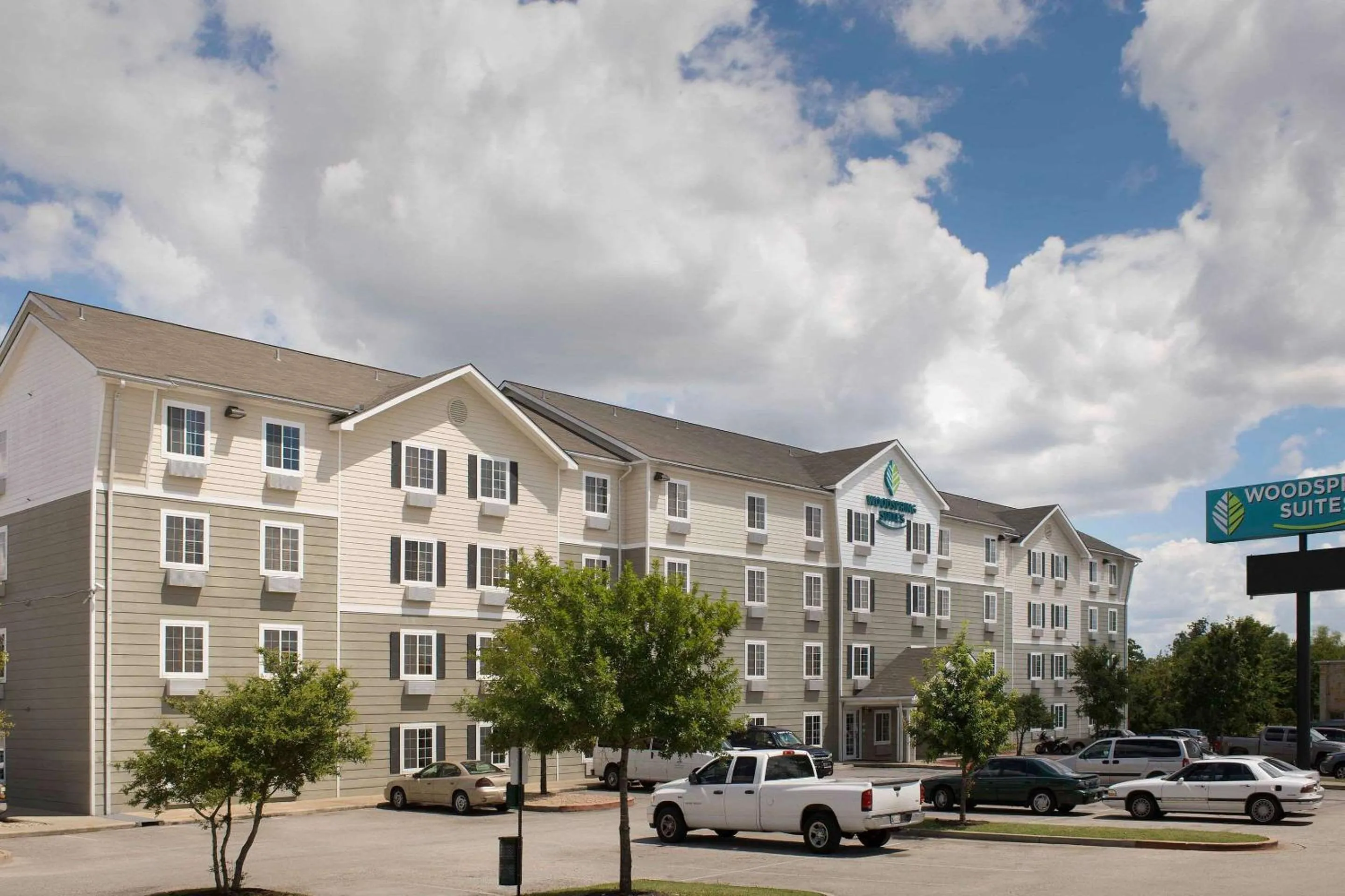 Property building in WoodSpring Suites Austin North I-35