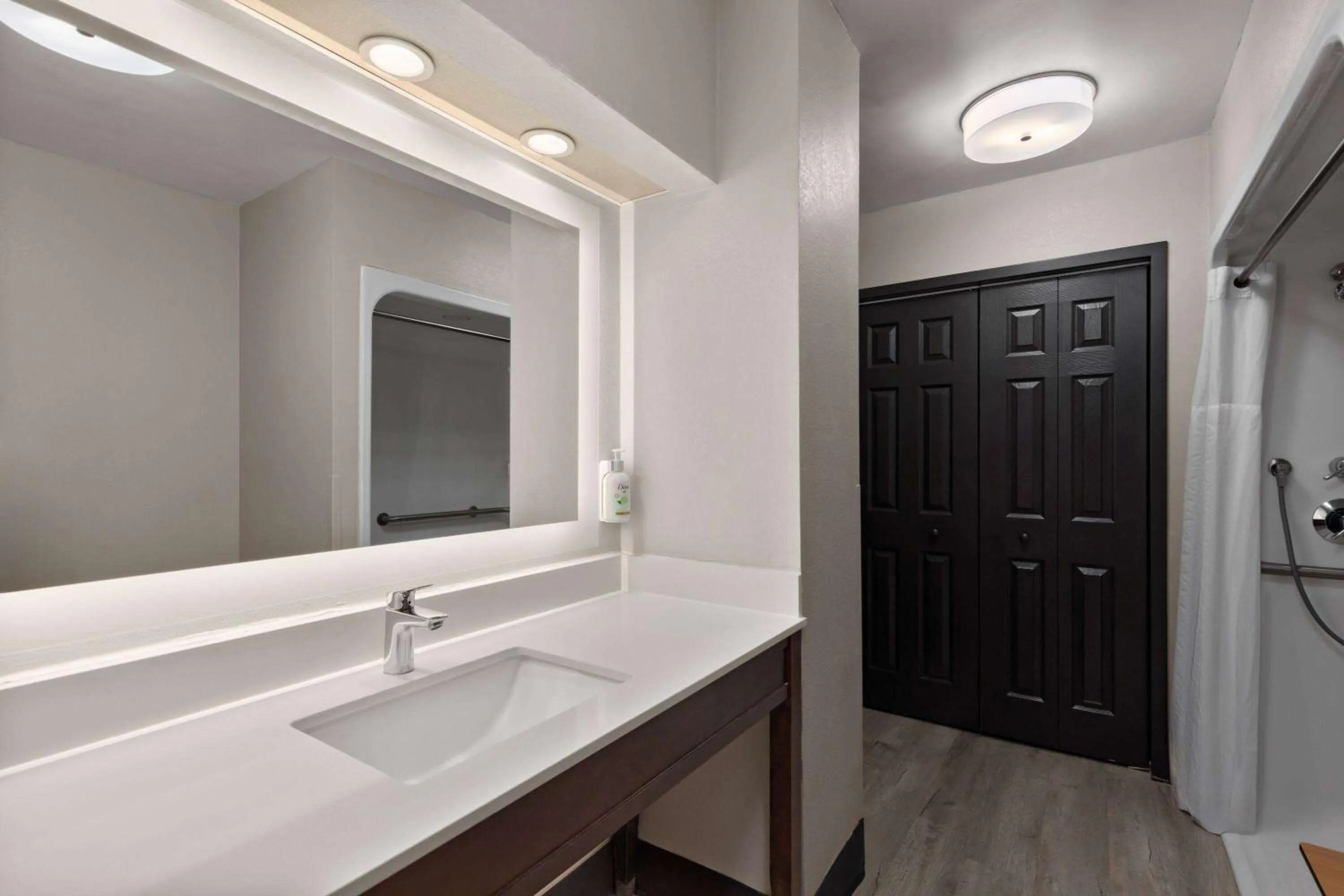 Shower in La Quinta by Wyndham Goodlettsville - Nashville