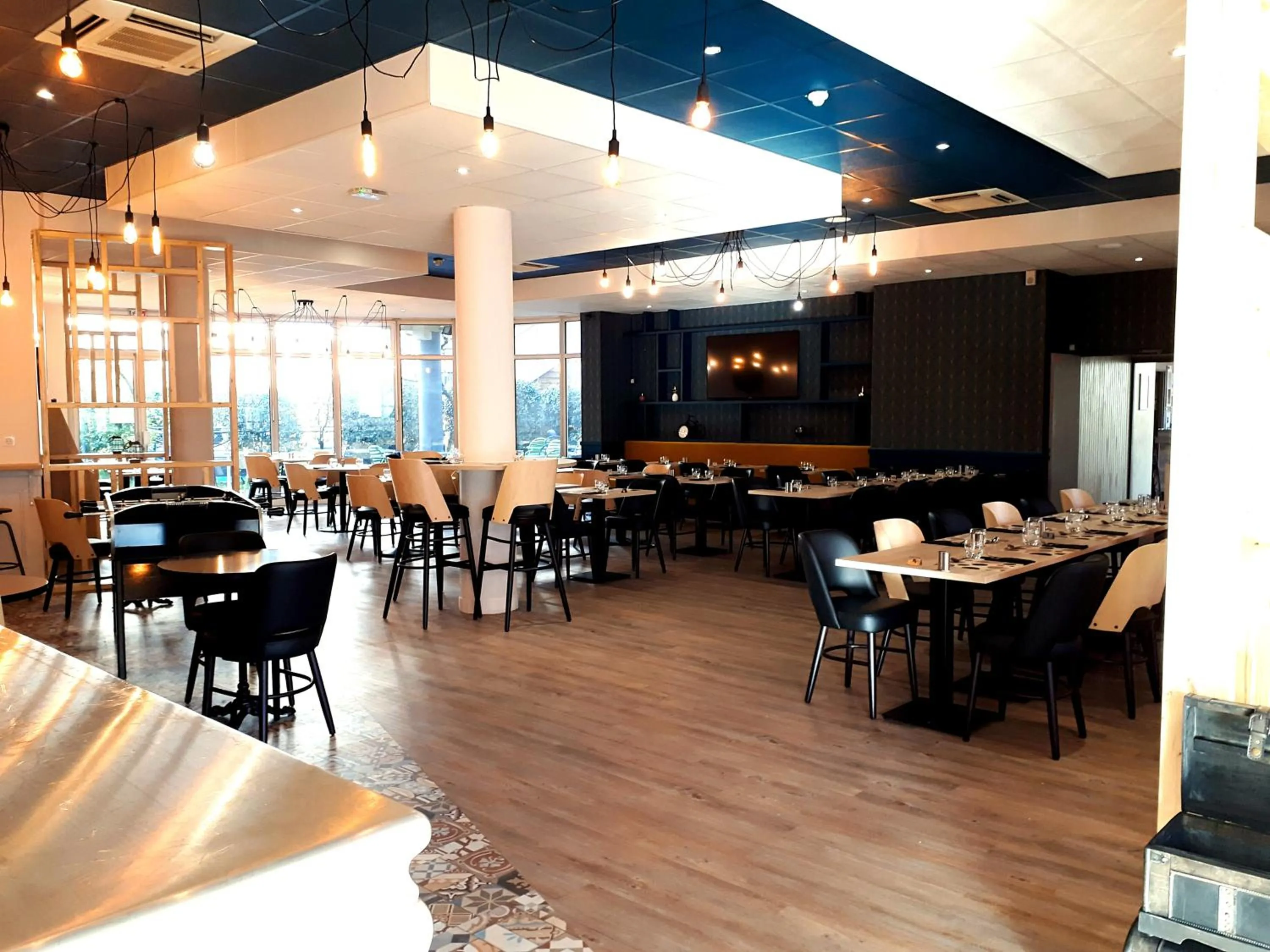 Lunch in Hotel Kyriad Tours St Pierre des Corps Gare