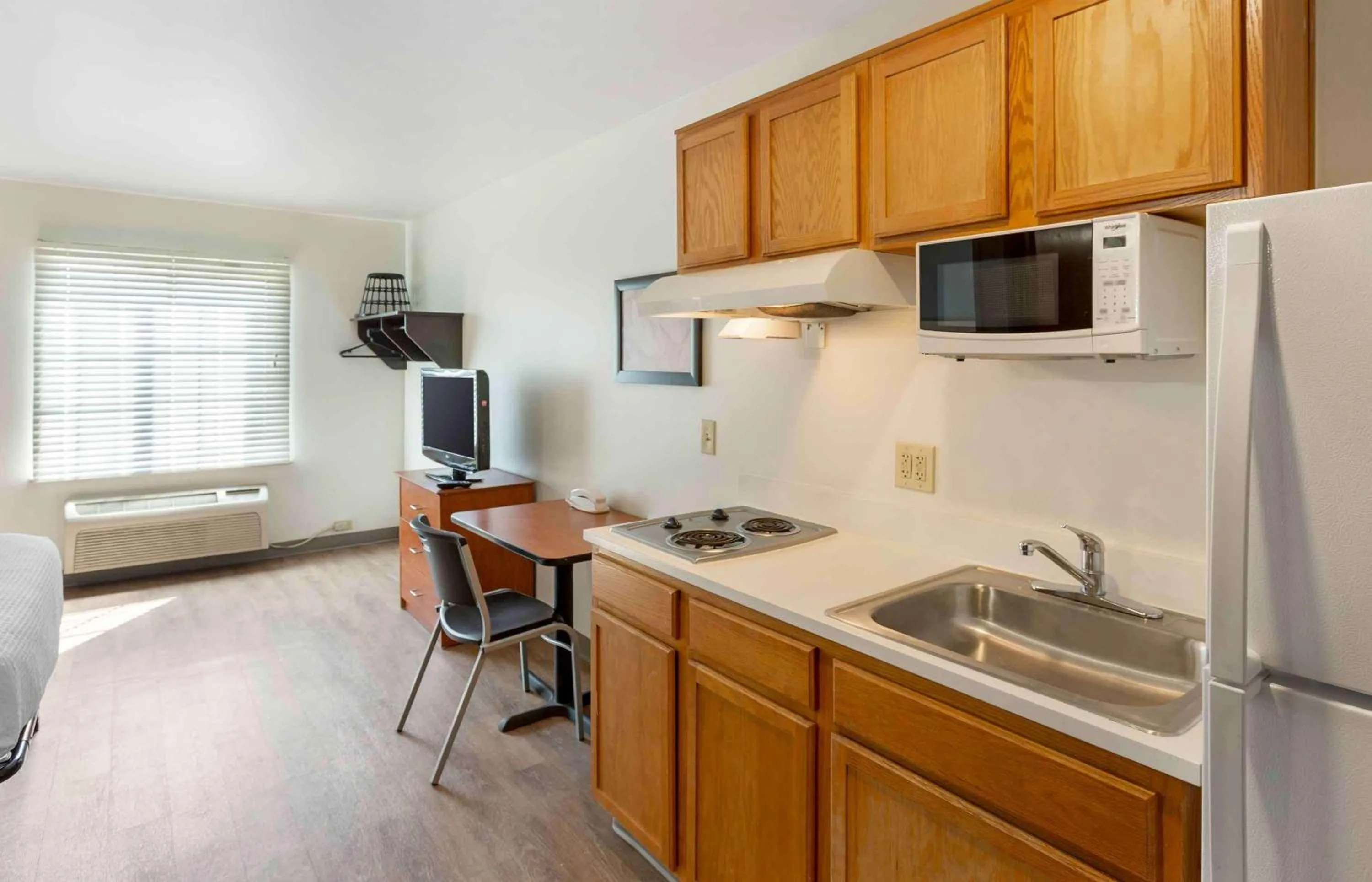 Kitchen or kitchenette in Extended Stay America Select Suites - Salt Lake City - West Valley City