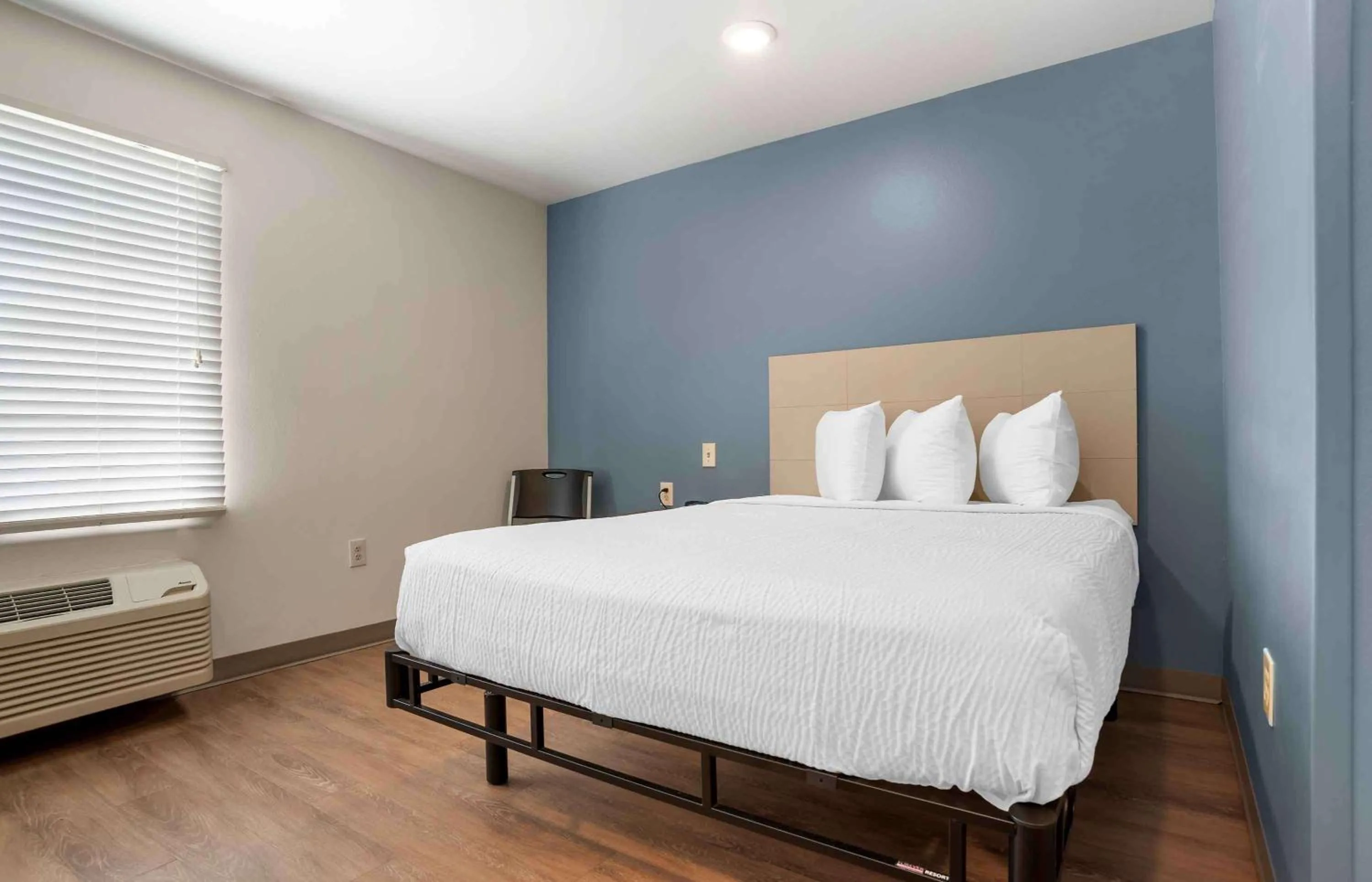 Bedroom, Bed in Extended Stay America Select Suites - Salt Lake City - West Valley City