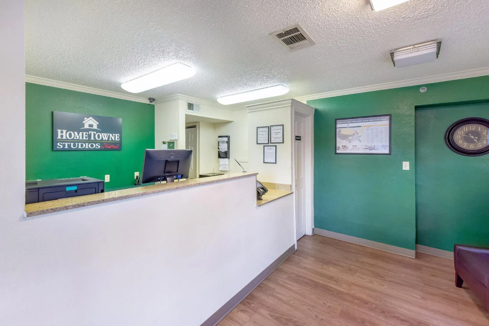 Lobby or reception in HomeTowne Studios by Red Roof Dallas - North Addison - Tollway