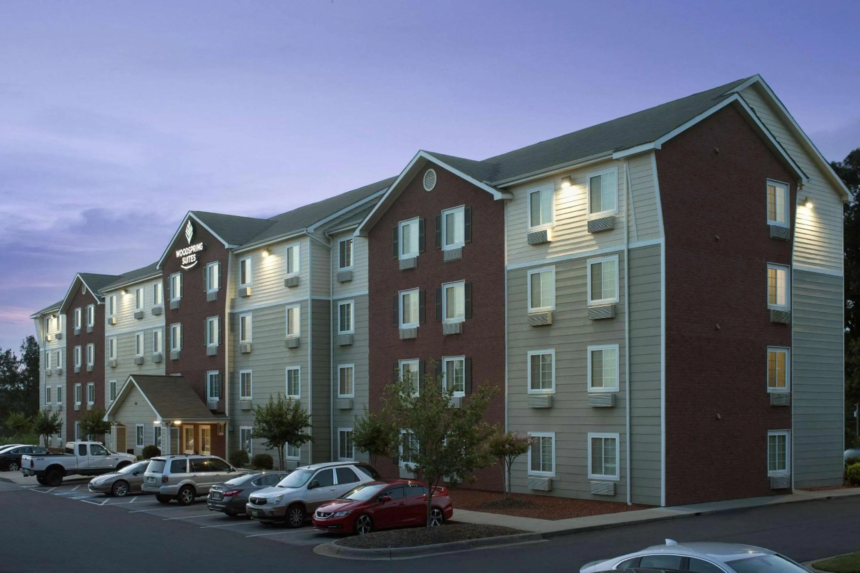 Property building in WoodSpring Suites Charlotte Gastonia