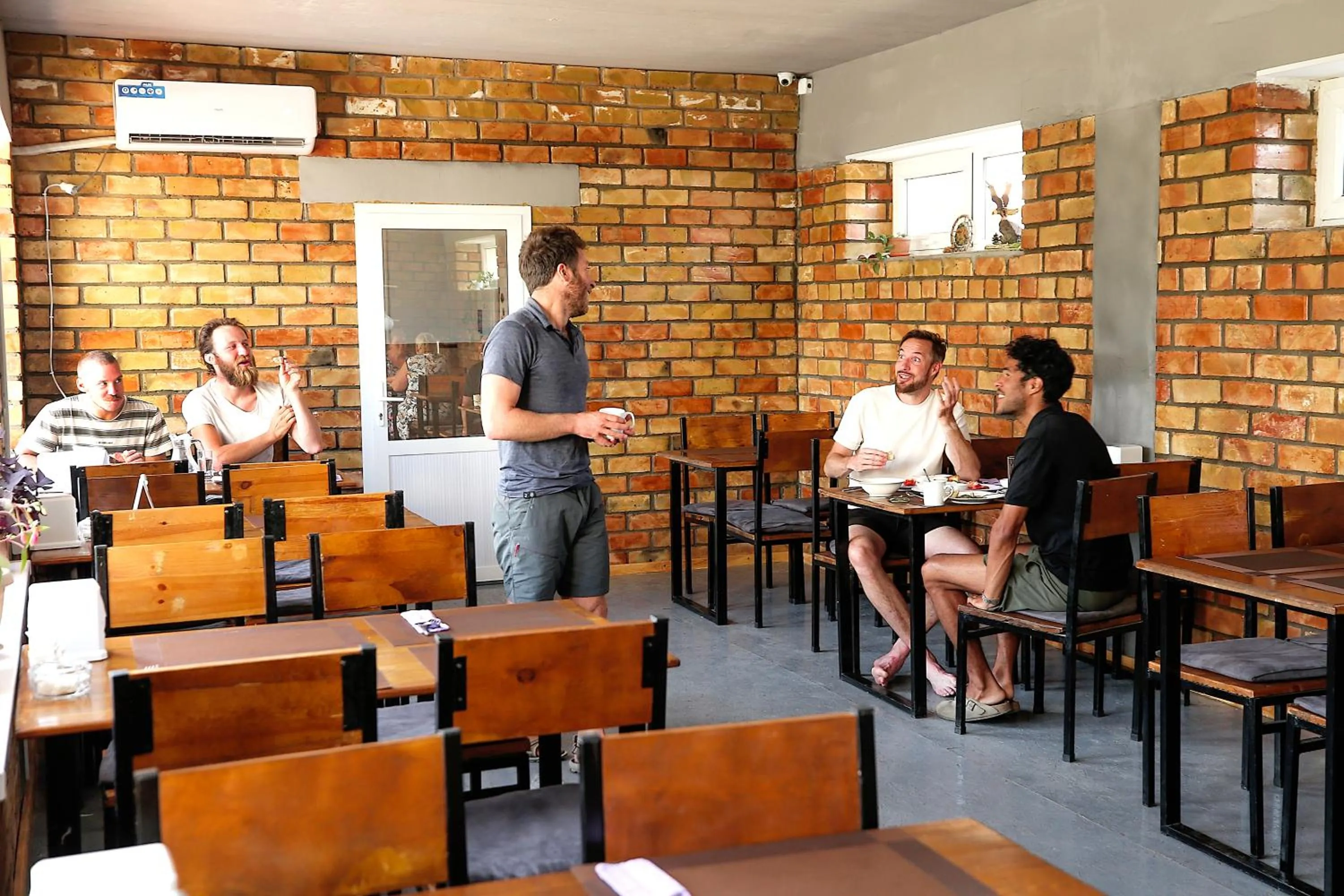 Restaurant/places to eat in Hotel Good Night