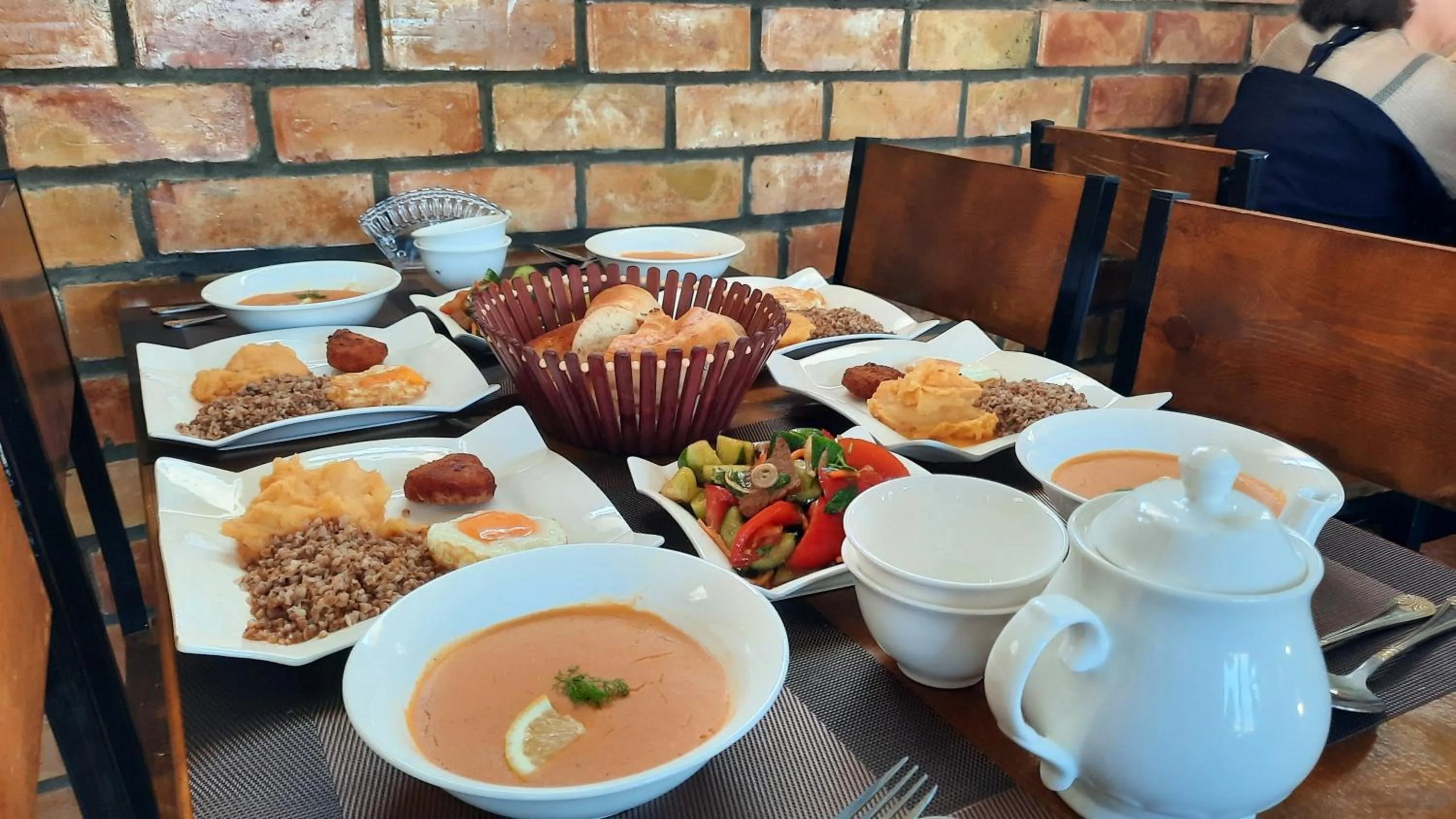 Food and drinks in Hotel Good Night