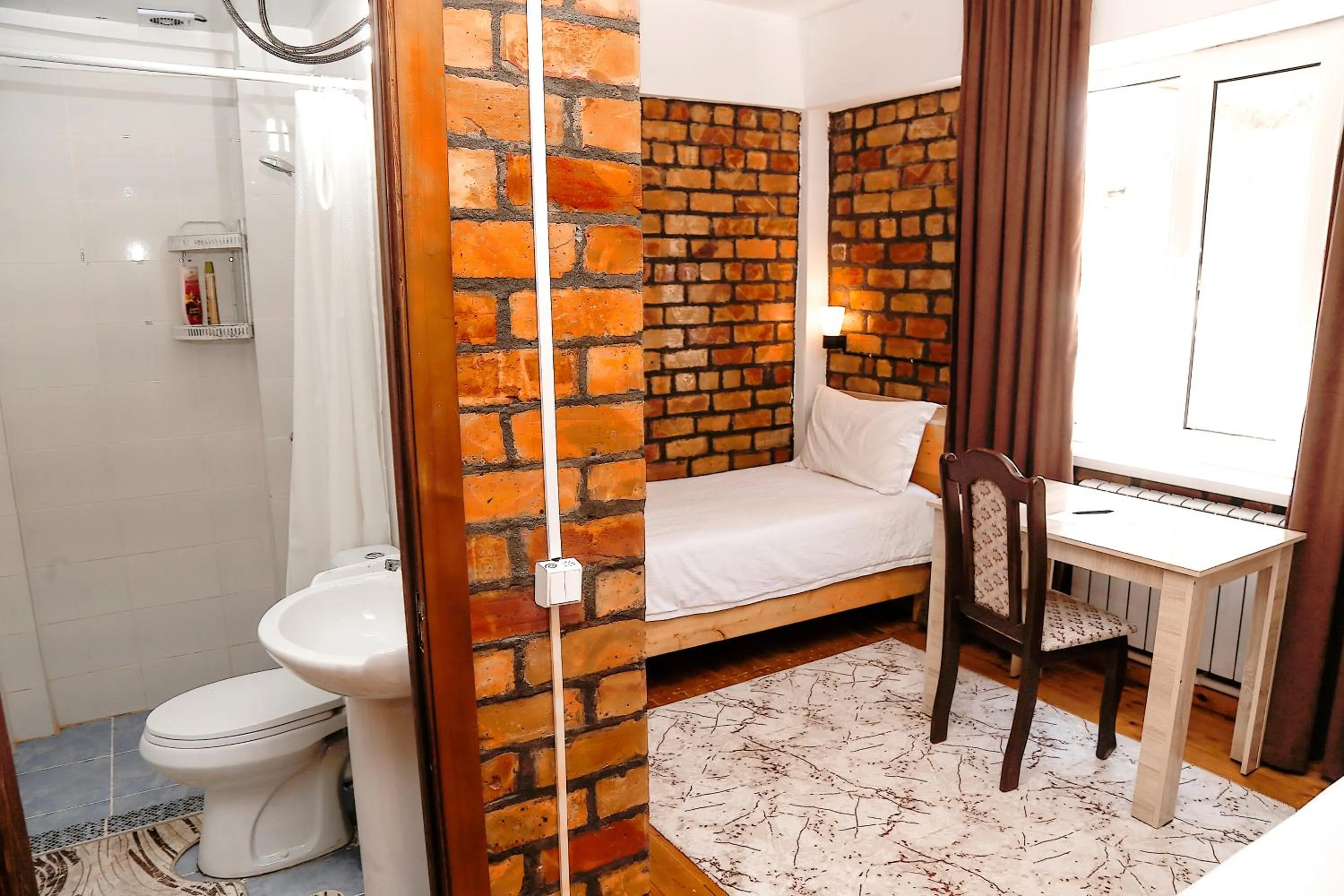 Shower, Bed in Hotel Good Night