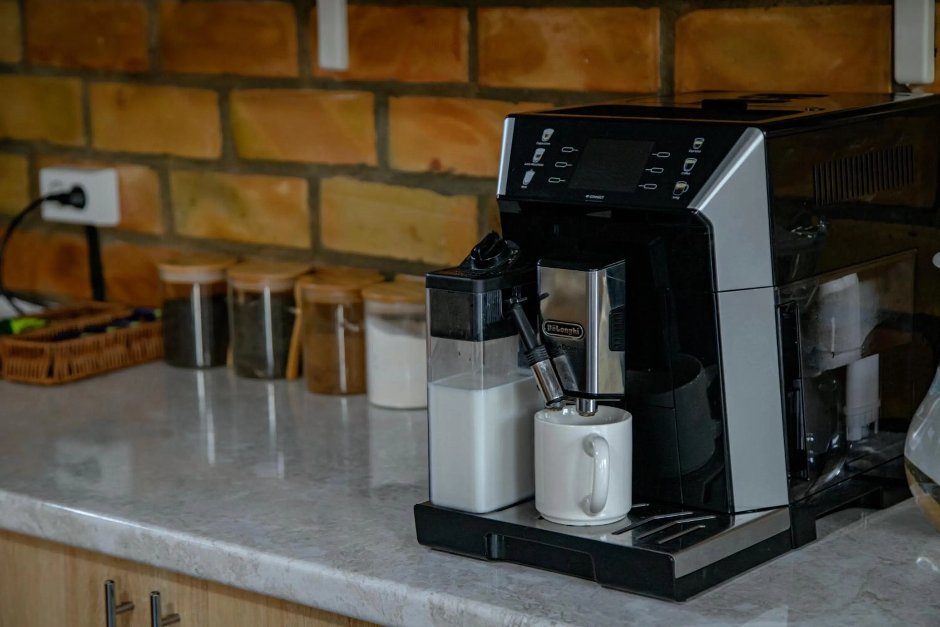 Restaurant/places to eat in Hotel Good Night