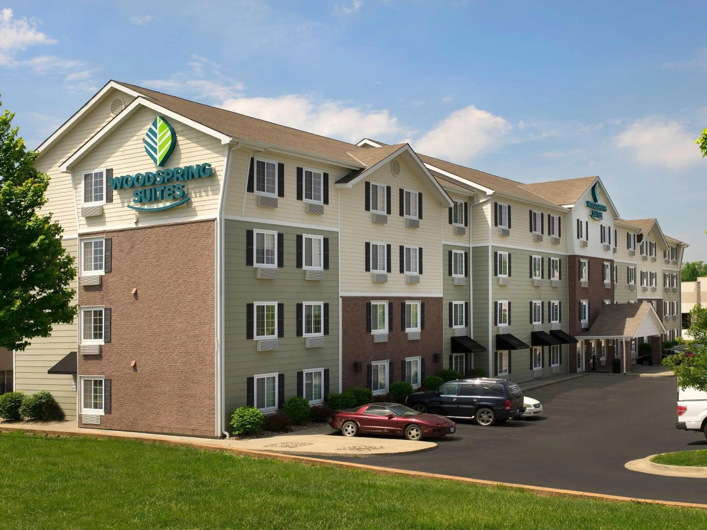 Property building in WoodSpring Suites Kansas City Liberty