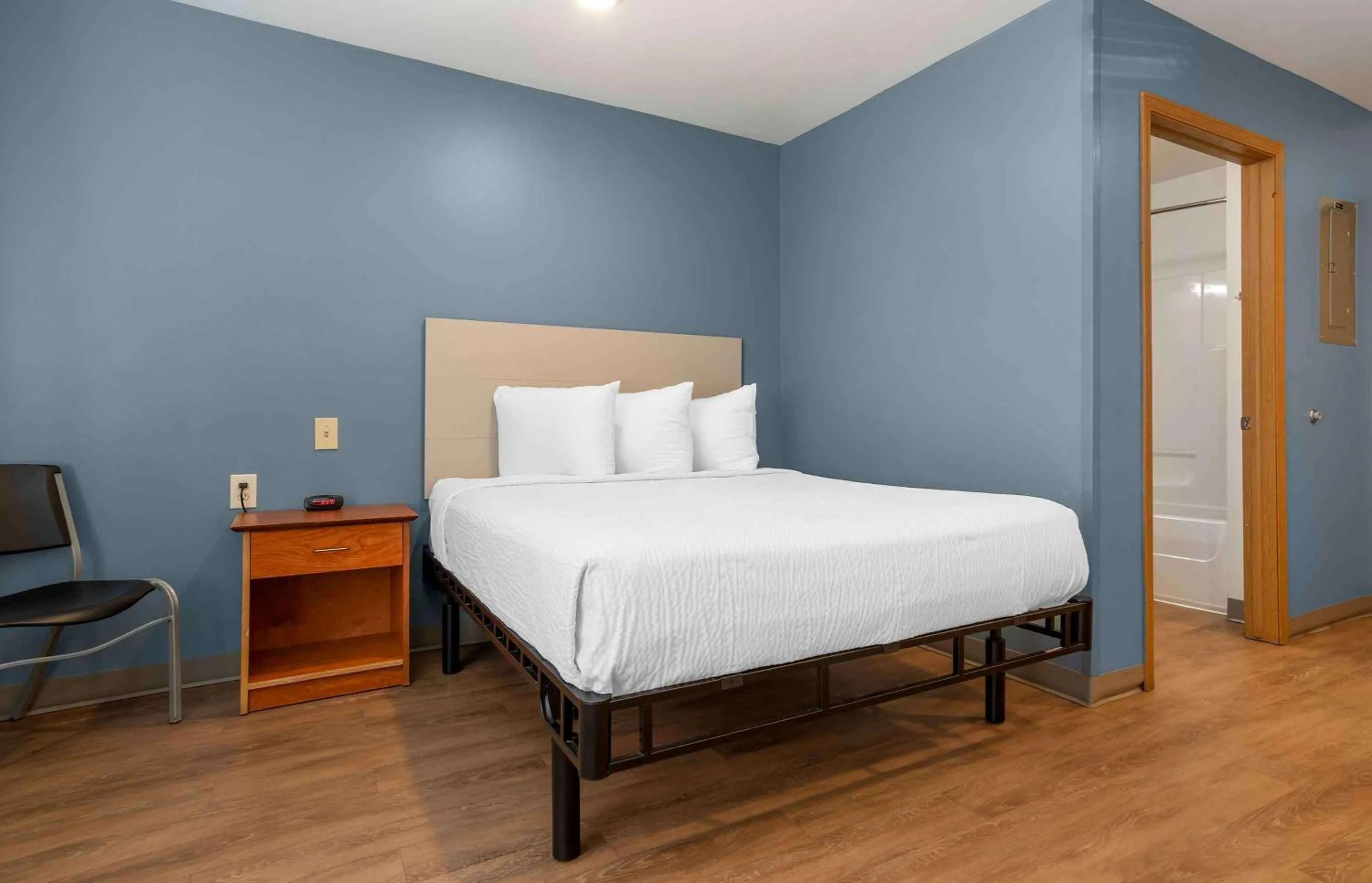 Bedroom, Bed in Extended Stay America Select Suites - Austin - Round Rock