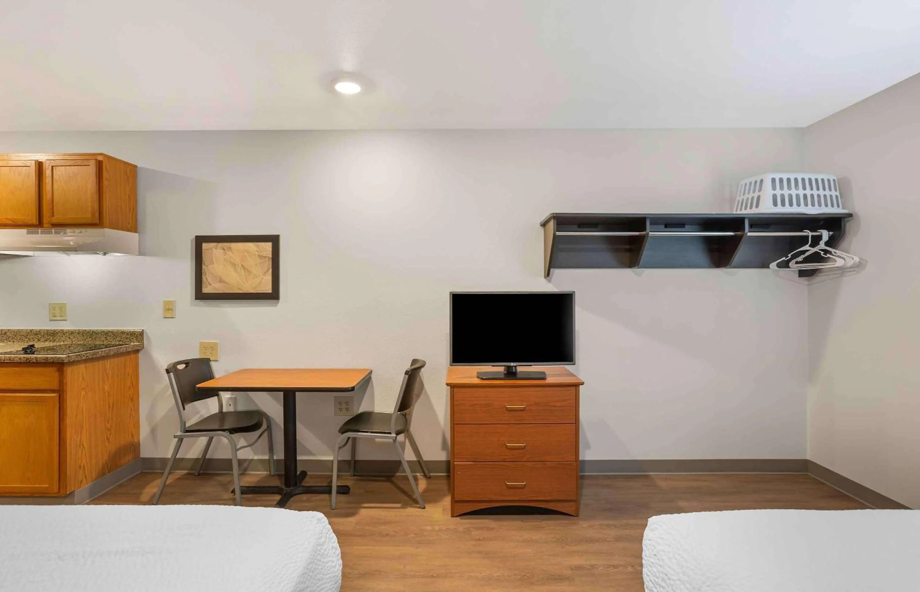 Bedroom, Bed in Extended Stay America Select Suites - Springfield - South - Battlefield